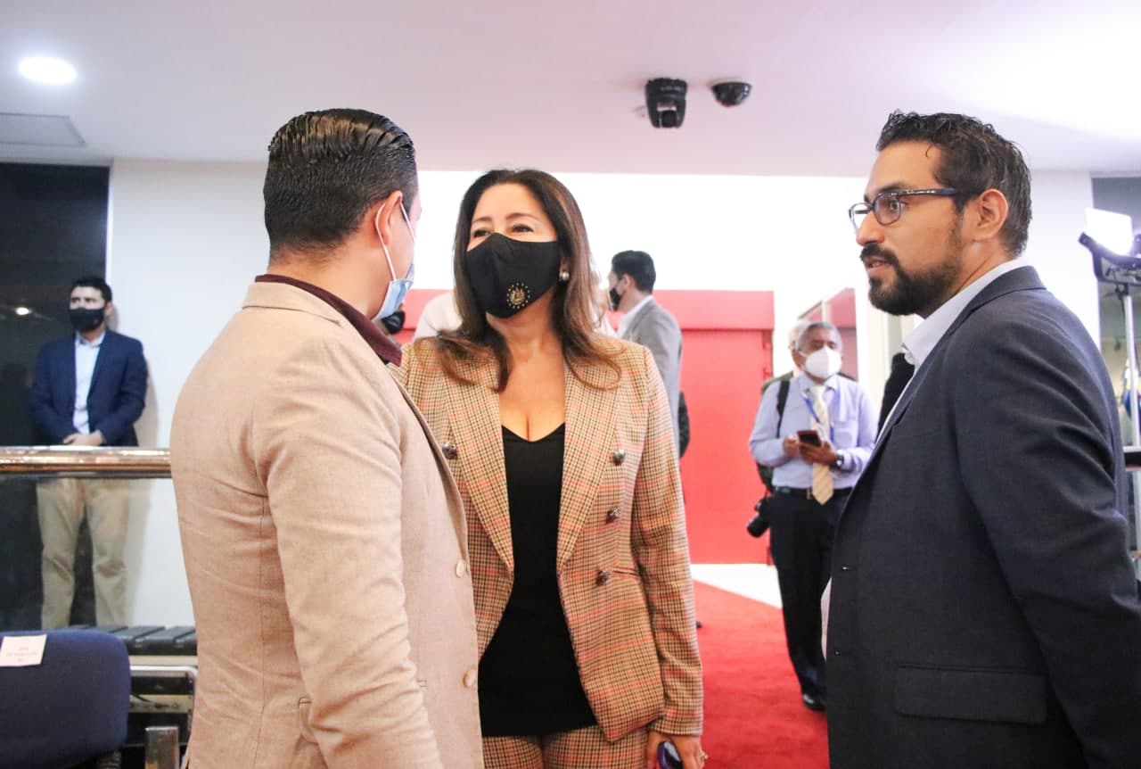 #LeyDeLotificaciones || La ministra de Vivienda, Michelle Sol, está ...
