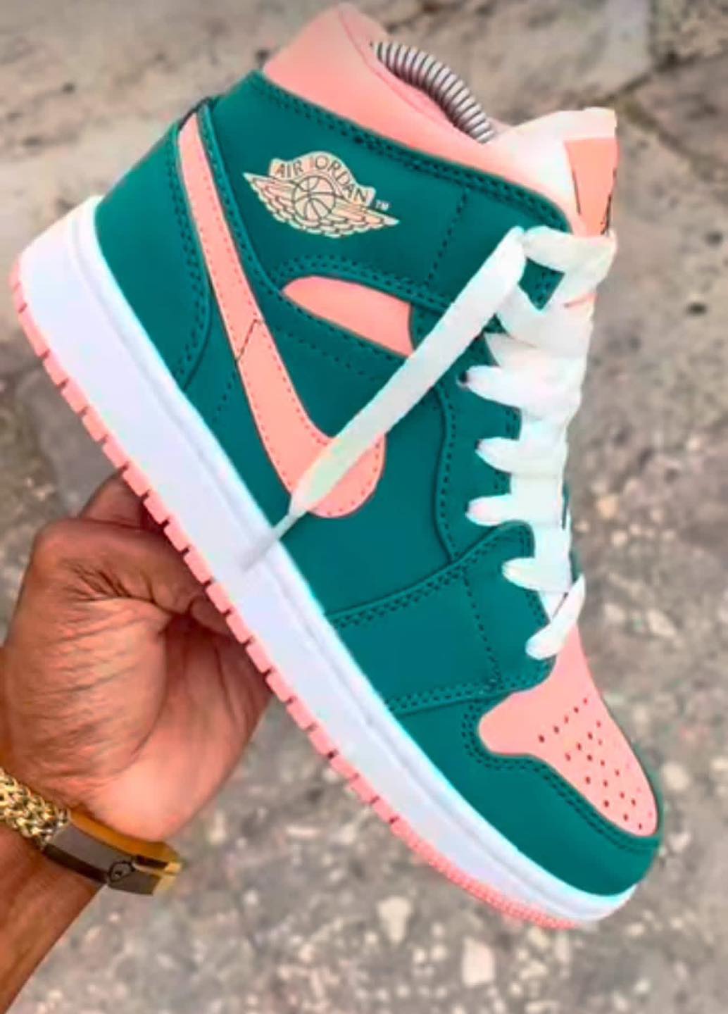 靴 NIKE AIR JORDAN 1 MID \\