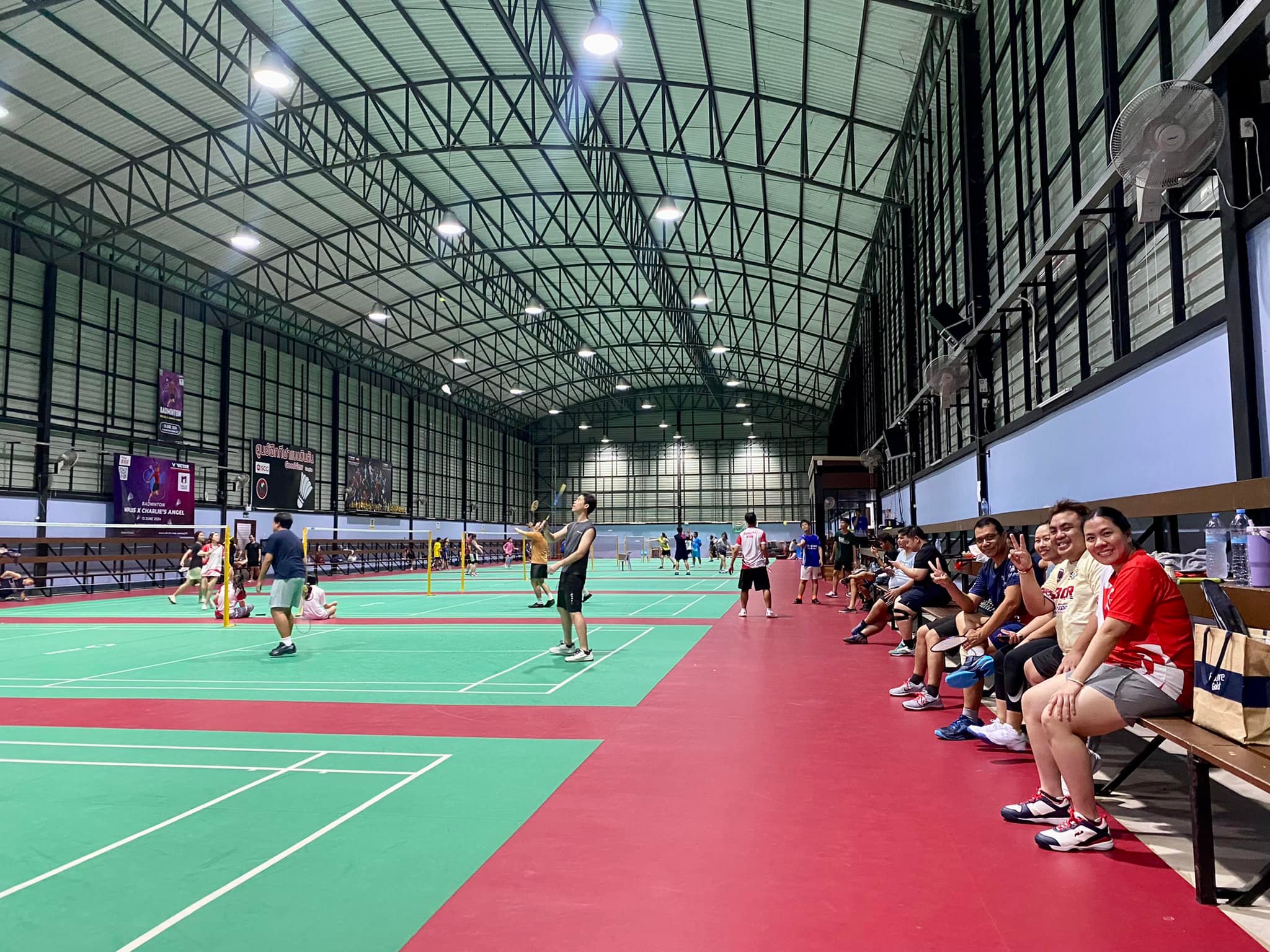 ในวันฝนพรำ... - สนามแบดมินตันGoodview Complex ลำปาง