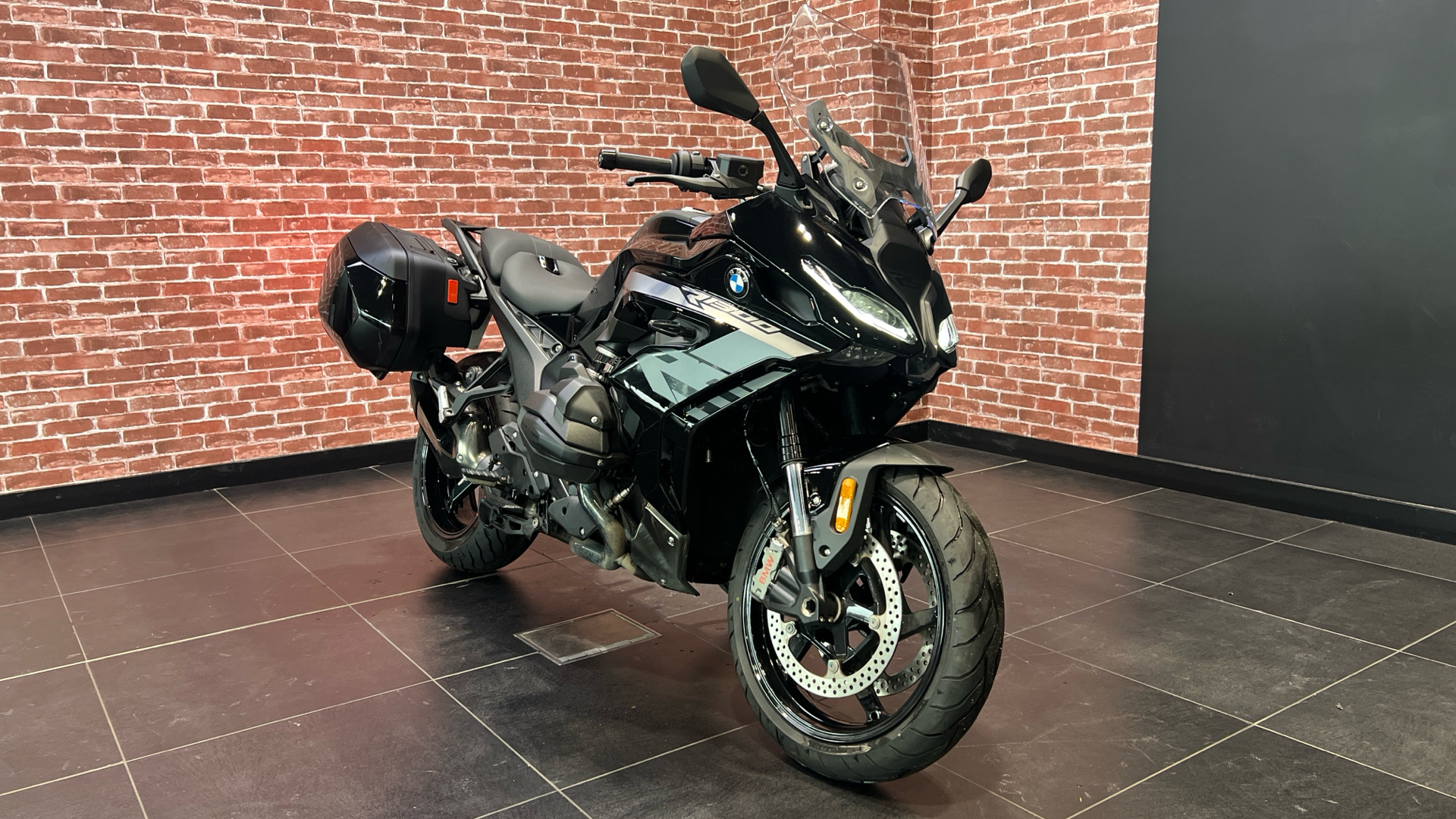 🏍️ FOR SALE – 2025 BMW R1300 RS SE 🏍️ Finished in stunning