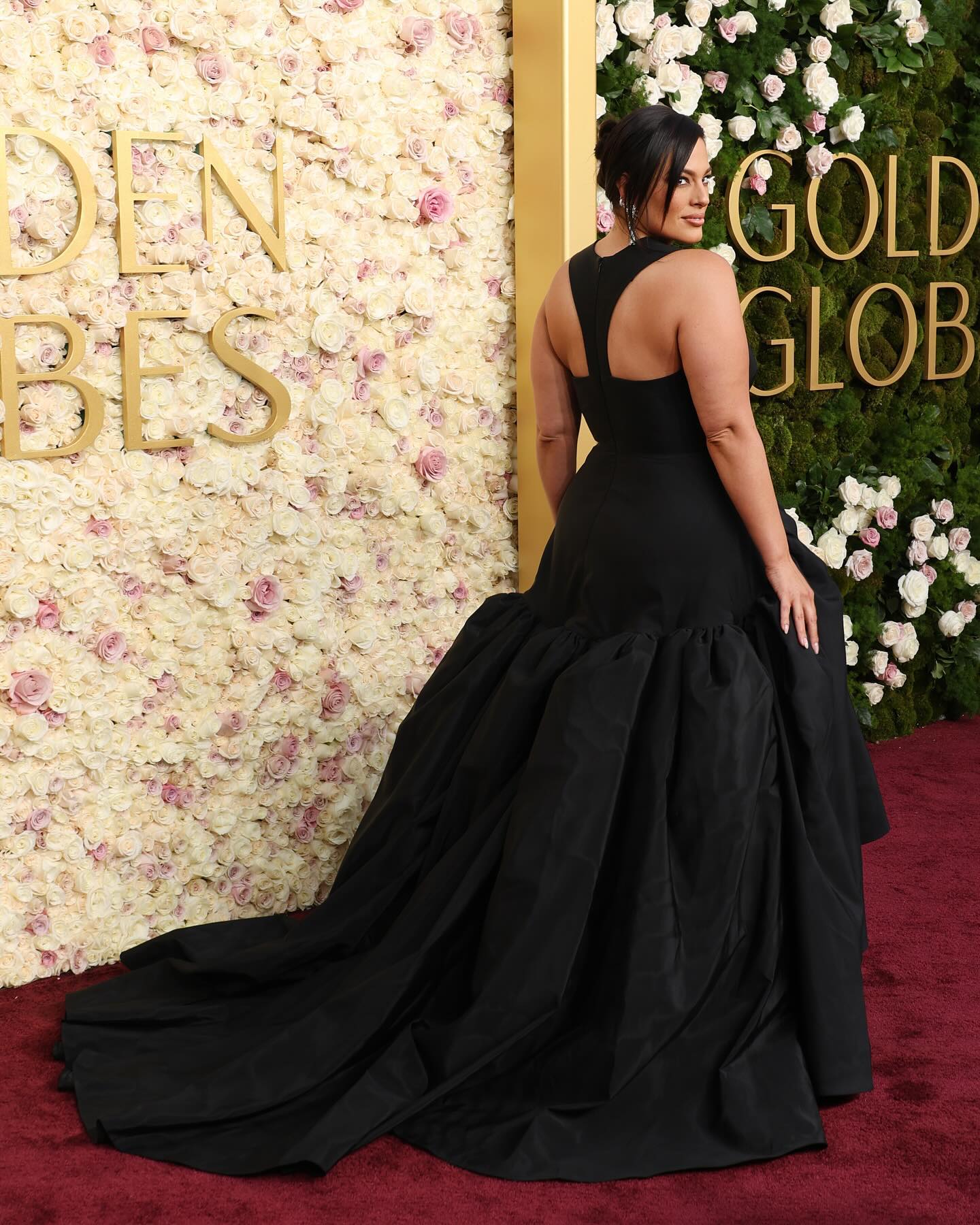 ashley graham golden globes dress has arrived at the 2025 red carpet 🖤 📸: Getty Fall dresses for Friendsgiving
