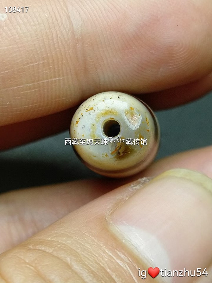 传承西藏黑朱砂虎牙天珠朱砂极品，黑朱砂相对于红朱砂更少见，而像这样