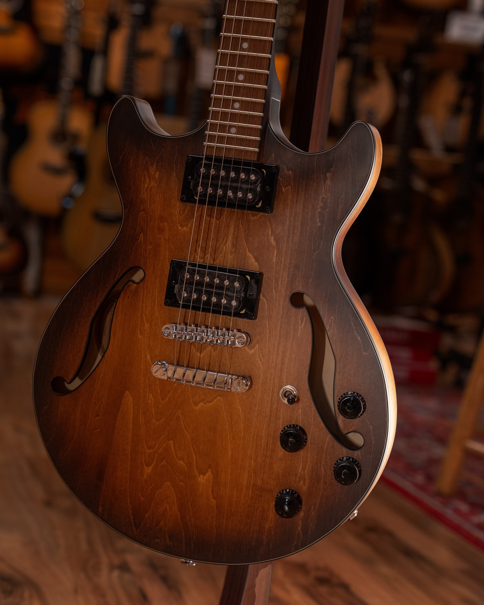Ibanez Artcore AM73B semi-hollowbody guitar review