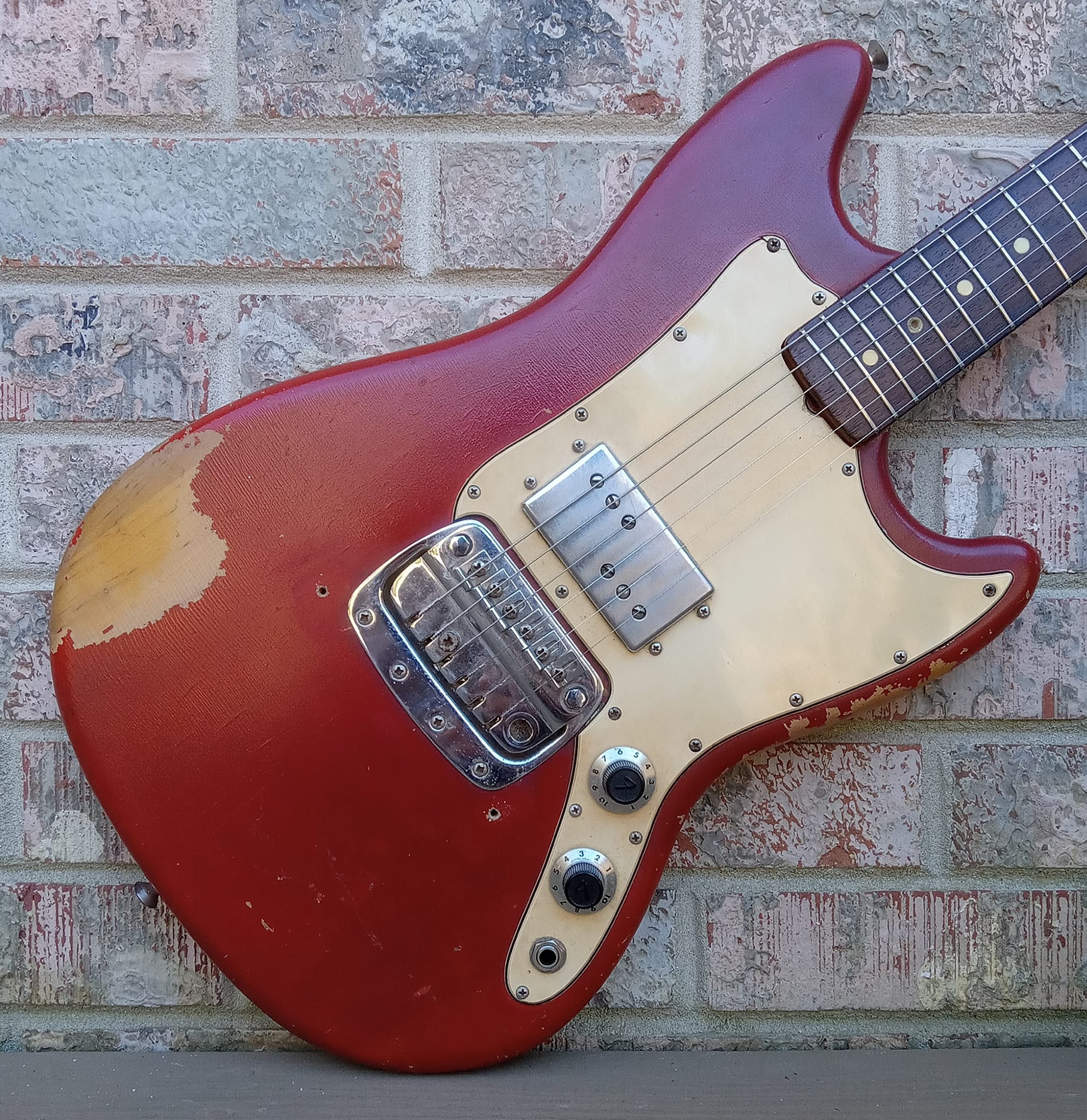 Vintage Fender Bronco guitar review and photos