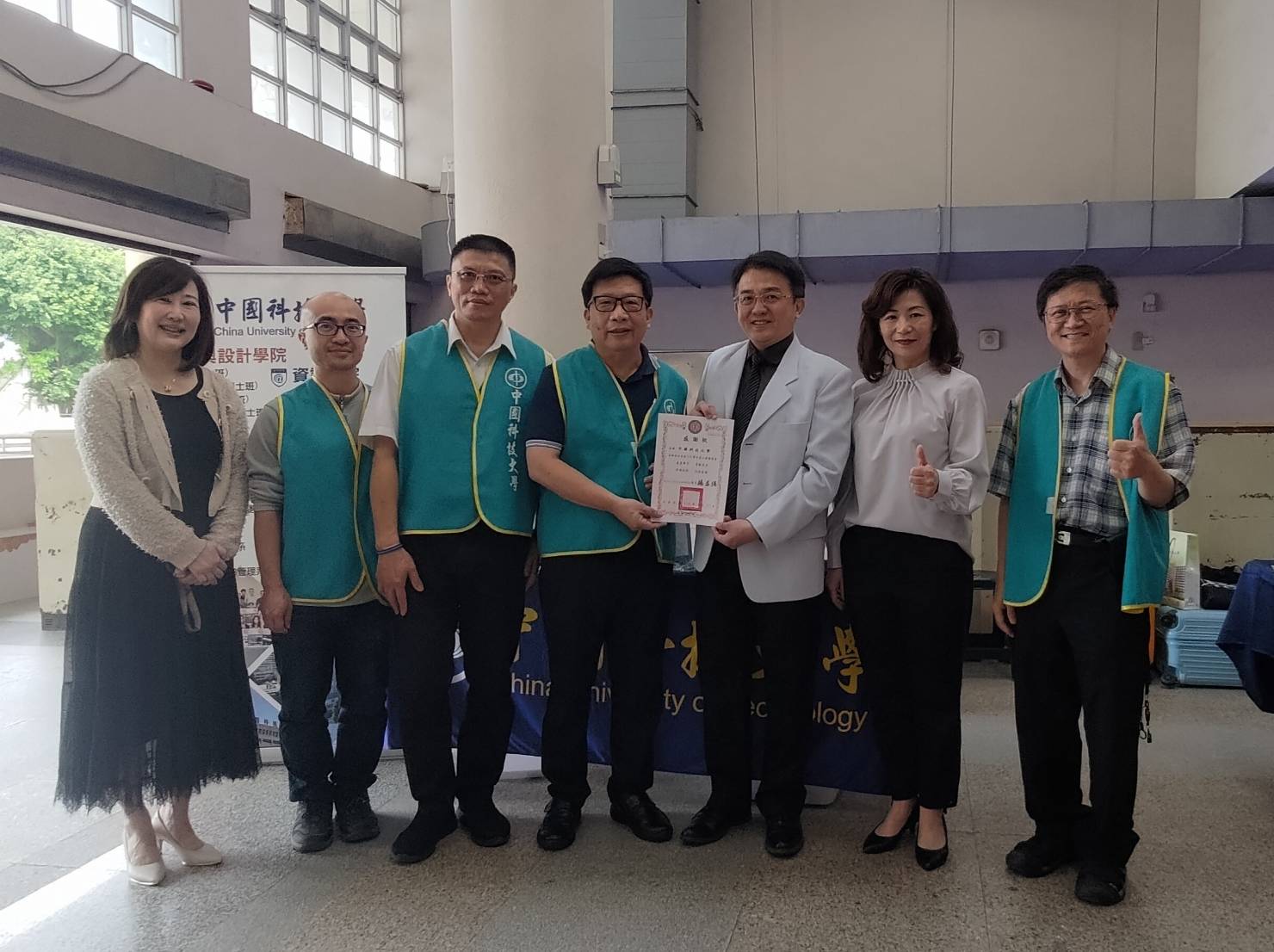 中國科技大學 - 資管系陳世賢老師代表資管系參加大安高工升學博覽會介紹資管系發展近況! 歡迎加入資管系 https://sites ...