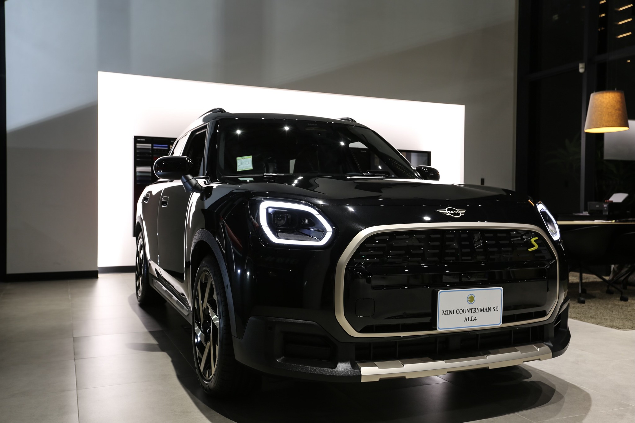 BMW 高雄汎德 - 【MINI COUNTRYMAN SE ALL4純電休旅】 致敬經典MINI與JCW... | Facebook