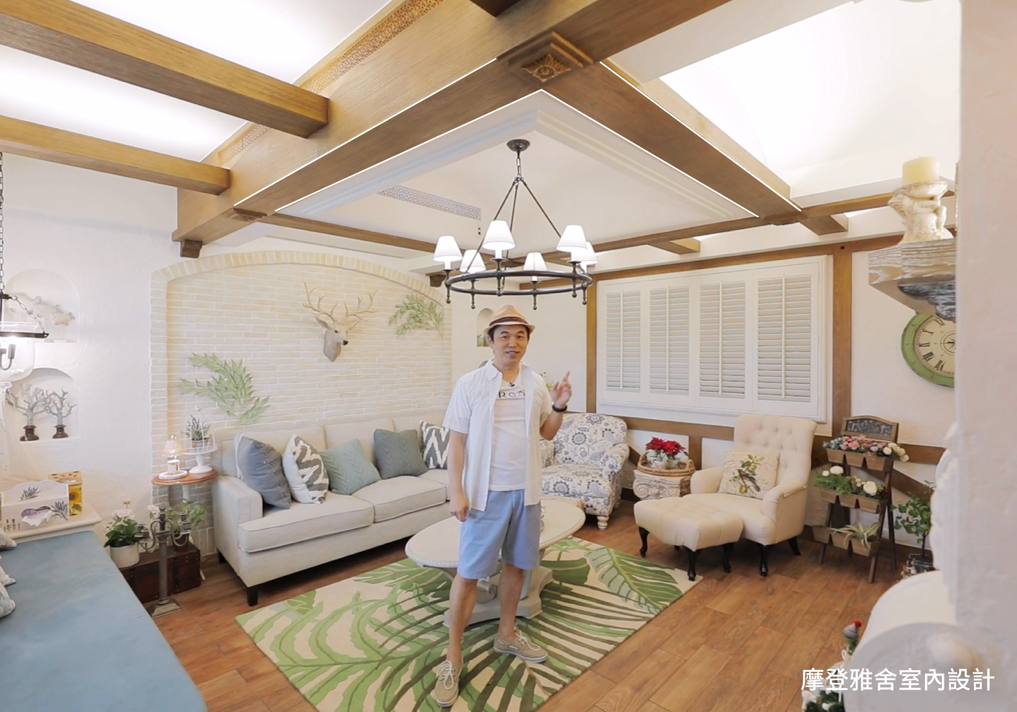鄉村風渡假豪宅設計 - 👉天花板「變高」的秘密 地中海Villa以拱形天花拉高視覺，再以實木格柵與假樑修飾結構，既解風水、又添溫度，打造悠然的 ...