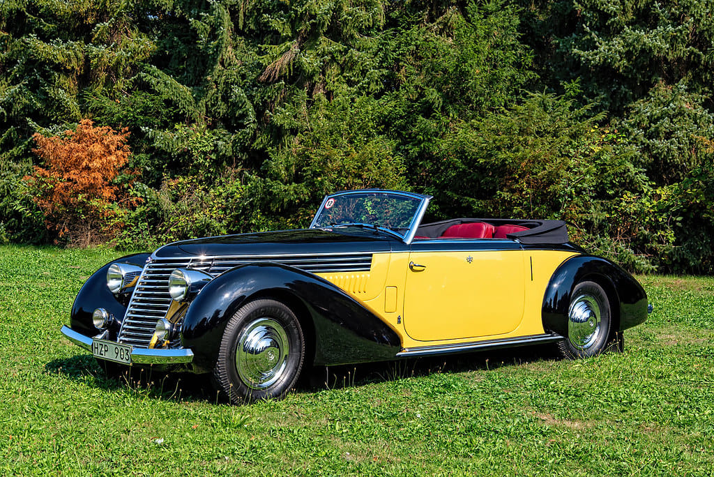 Here's the 1939 Lancia Astura Coupe S4 Pininfarina.