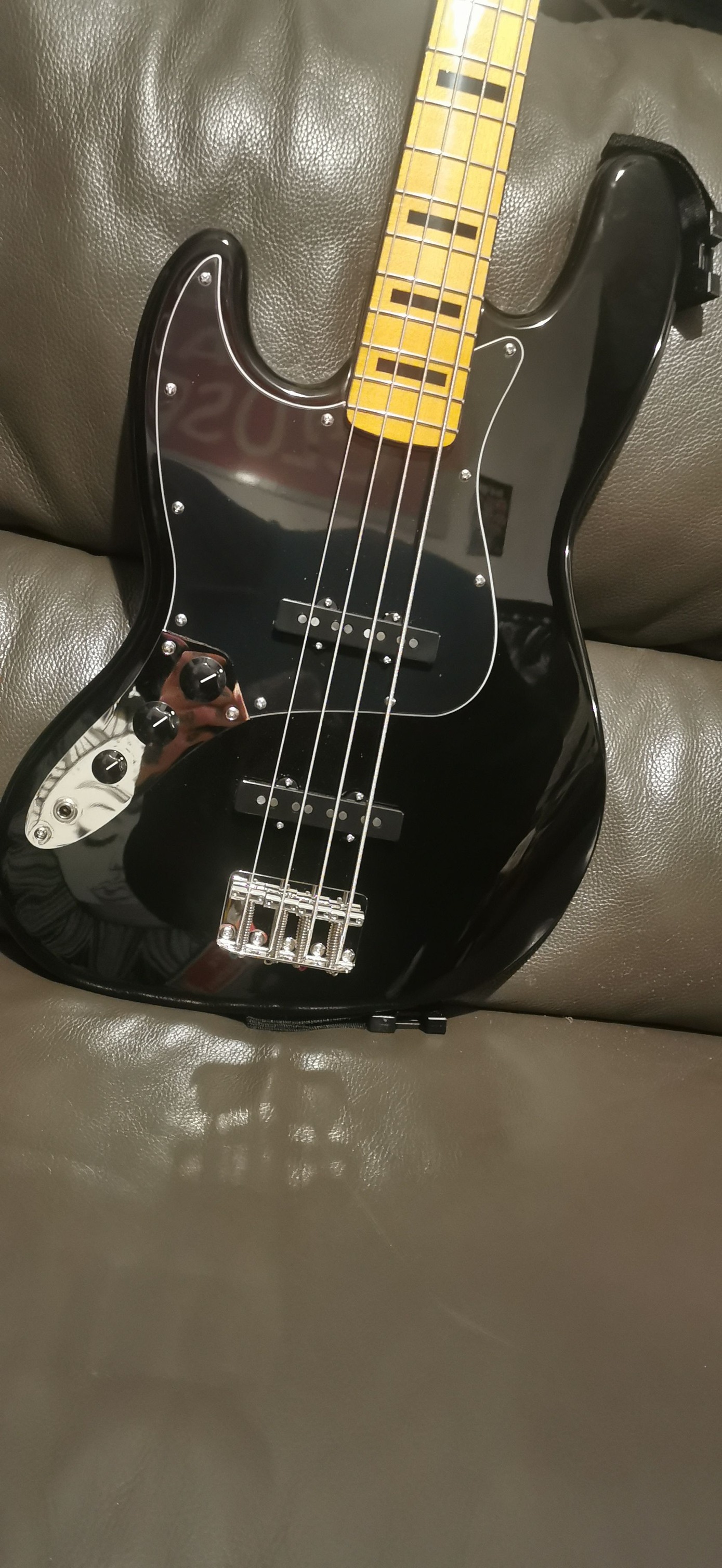 Squier 70s vintage jazz bass review