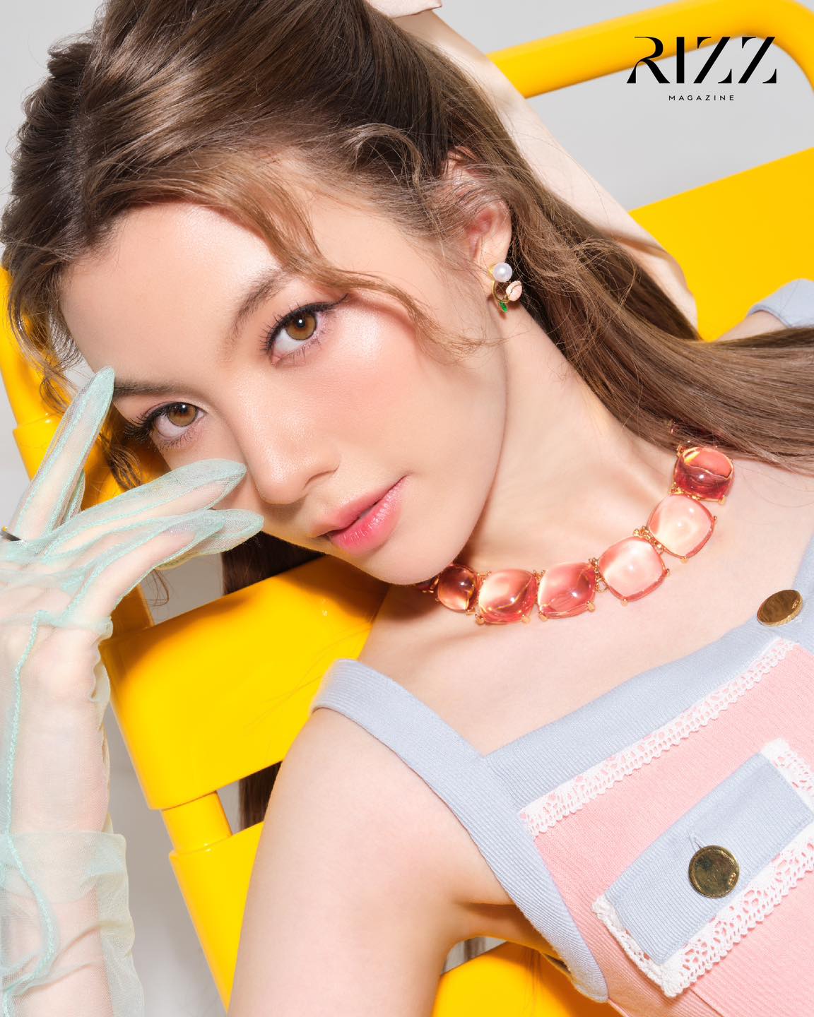 RIZZ Magazine - สายตาแบบนี้ ใครจะต้านไหว 🥰... | Facebook
