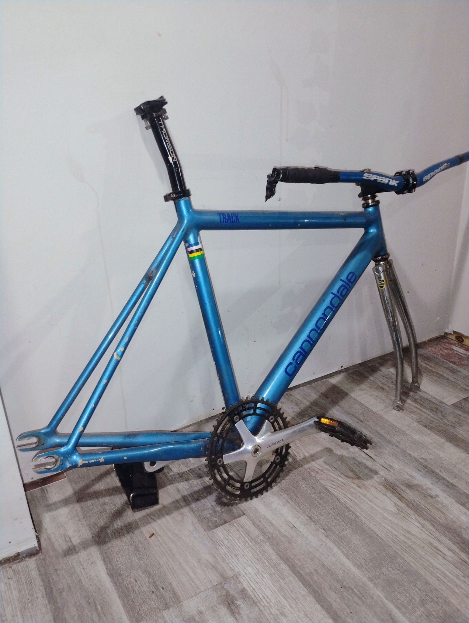 Selling Cannondale track size 52 frame and fork dura ace crank set 