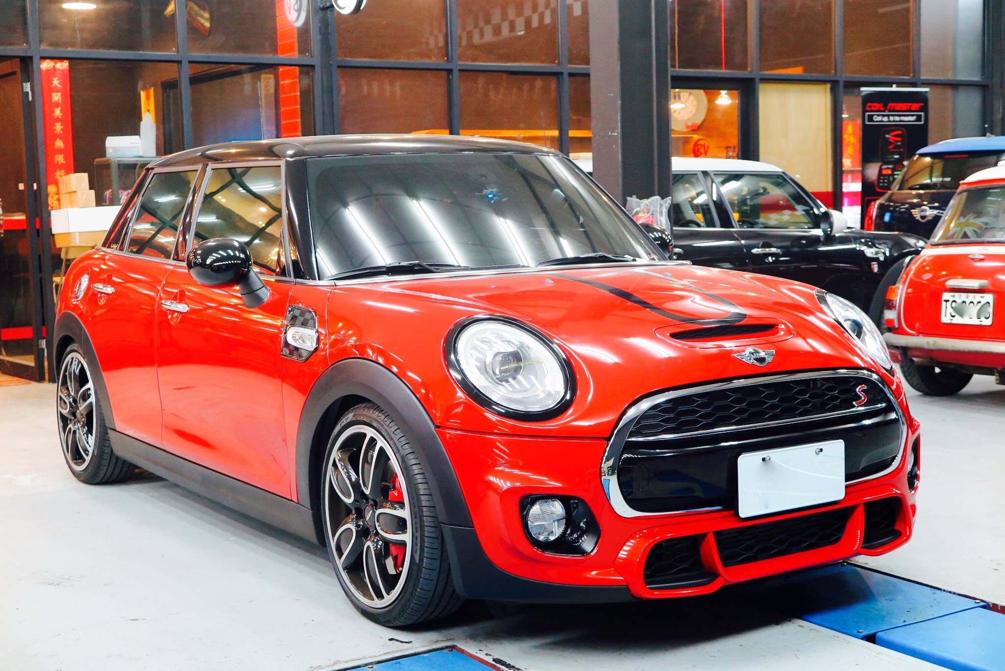 F55 COOPERS 換裝 JCW前保桿... - MINI 布魯商行 高雄店 - Blues Garage | Facebook