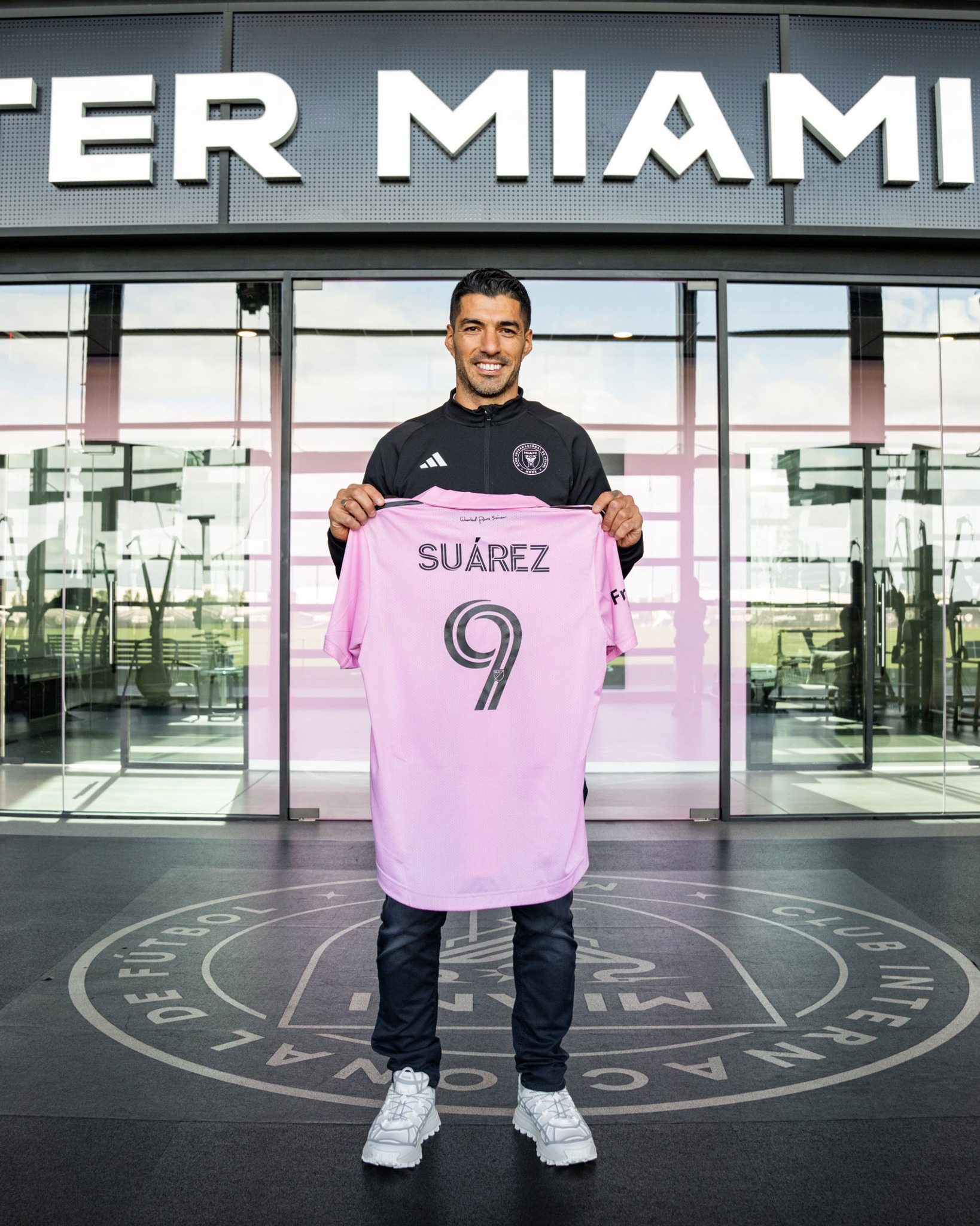 Luis Suárez in his new colors 📸... - Bleacher Report Football