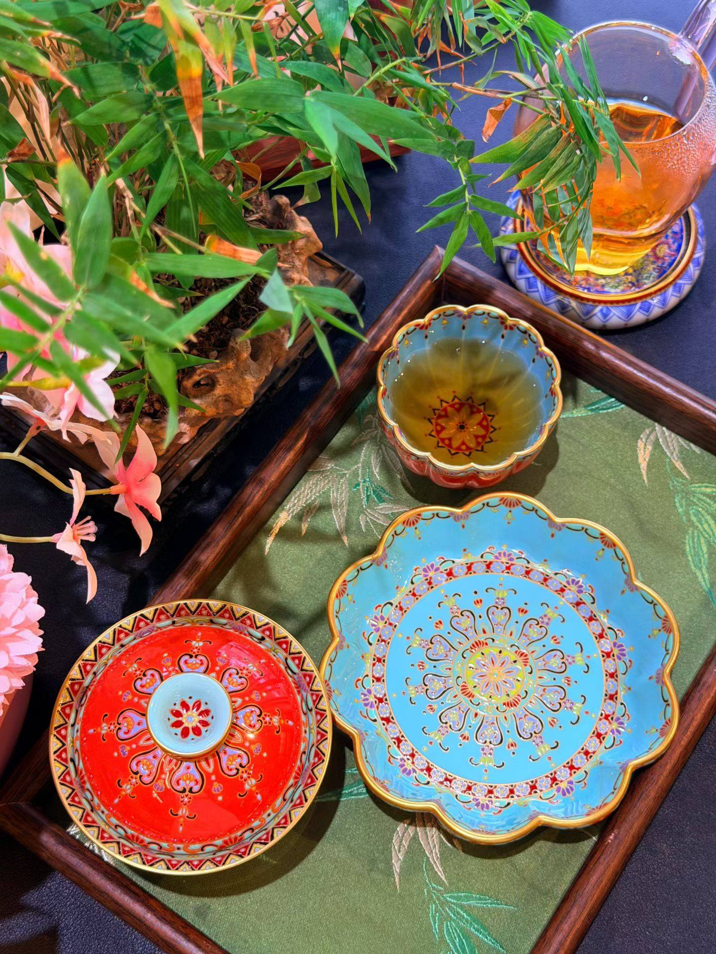 斗彩缠枝莲金钮茶壶｜有货通知🌸 茶壶有货通知啦～🌹❤️ ✨ 斗彩缠枝