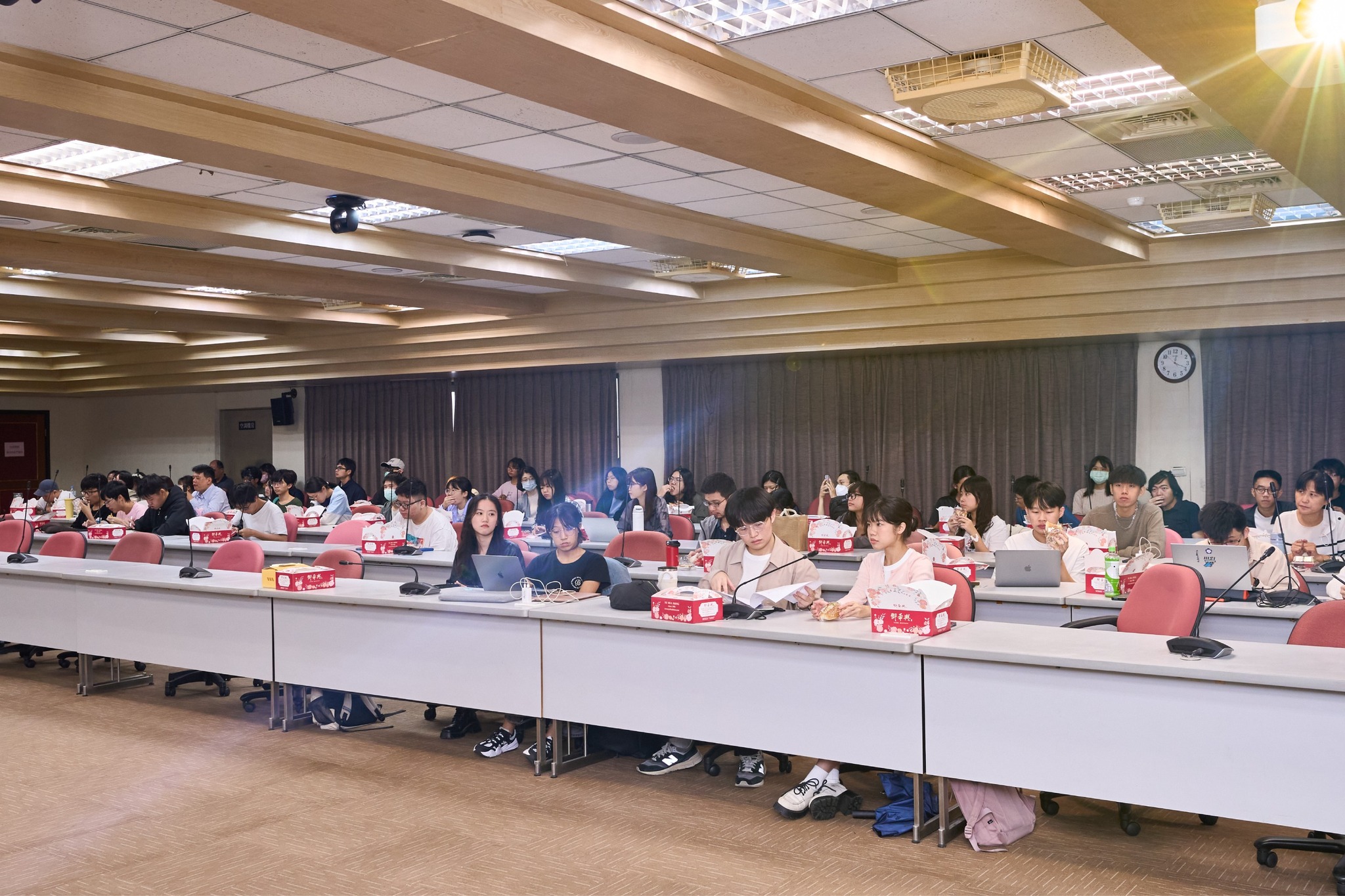 跟進國際趨勢，與台聯大系... - 國立政治大學 National Chengchi University (NCCU) | Facebook