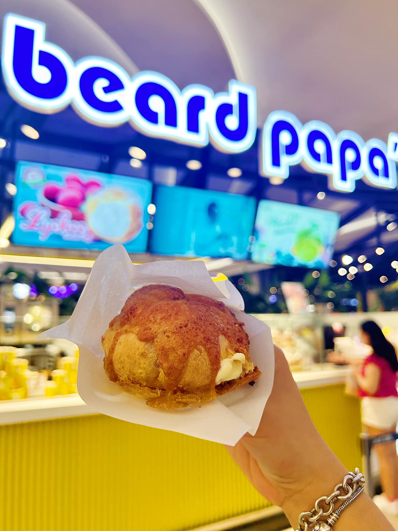 ビアードパパ ぬいぐるみ フィリピン限定品 Spotted 👀 Papa is here in MITSUKOSHI BGC Papa will be making