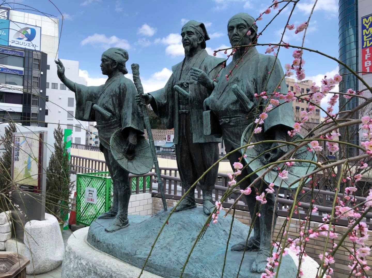 茨城機場 水戶車站最有名的便當就是這款 水戶印籠便當 上面的圖案為德川家的家紋 Facebook