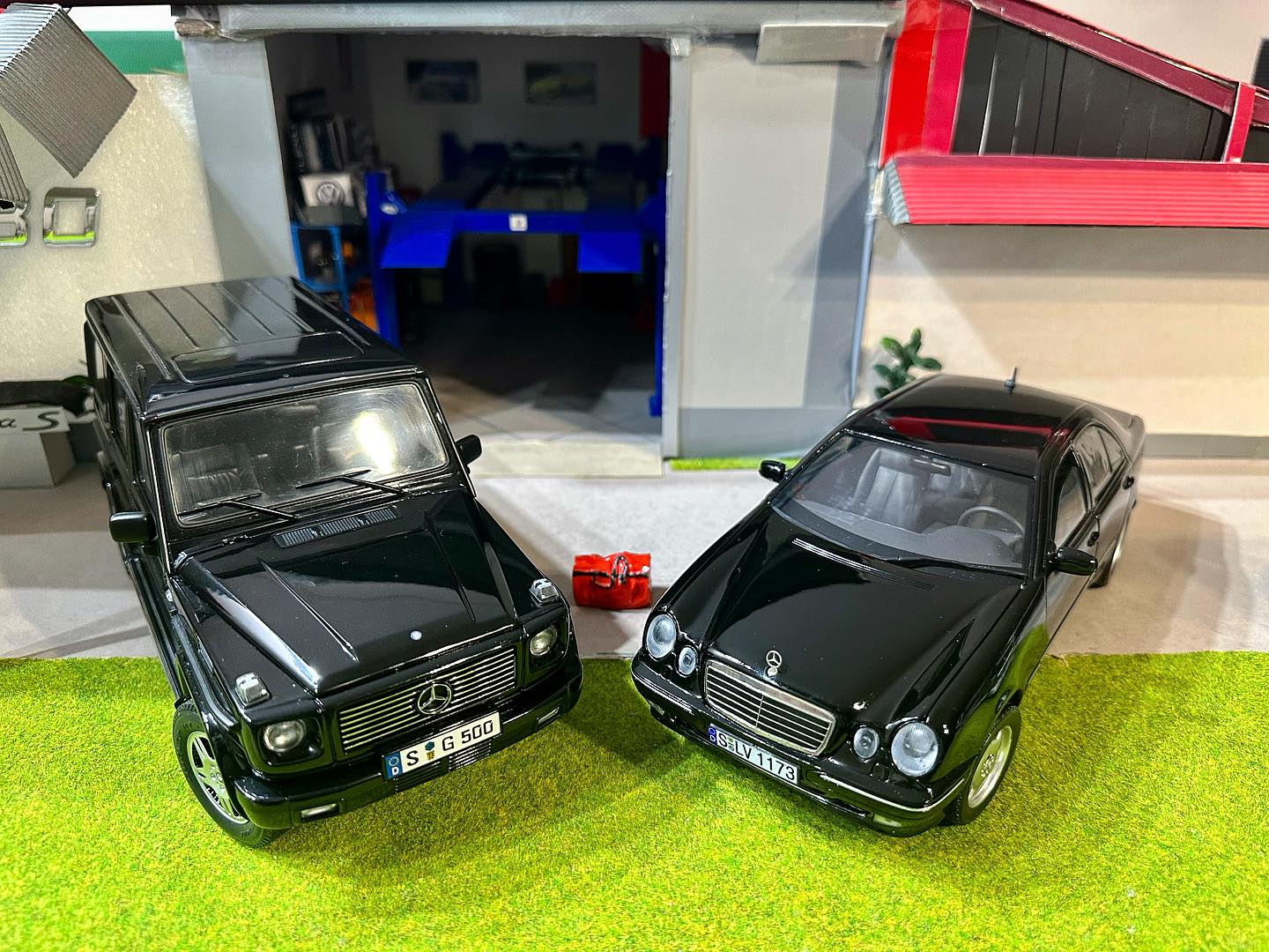 1:18 Autoart vs Motorhelix Mercedes W221. - Mercedes-Benz W221