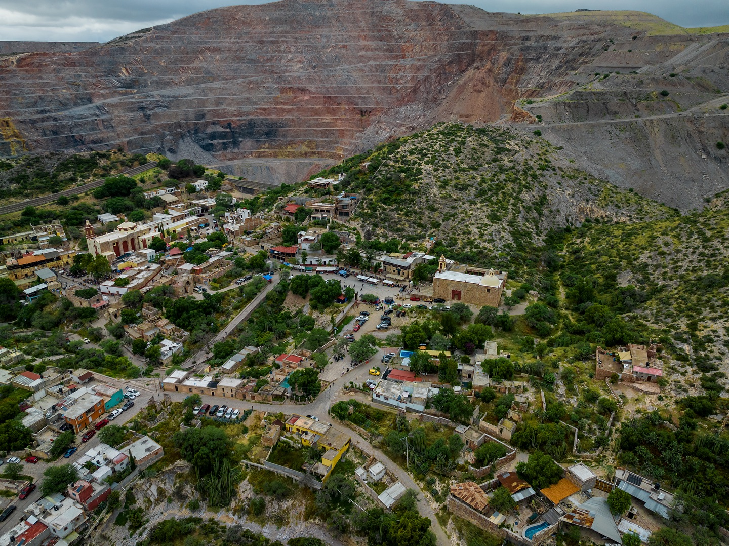 El Dron Ramón - El pueblo que resiste, reverdece y ahora...