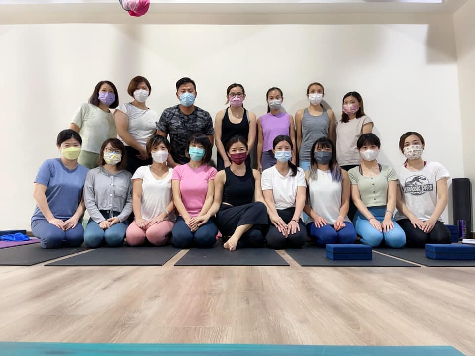 Mayoga - 第四屆RYT200瑜伽導師課程 開課喇🥳 各位加油💪🏻 #空中瑜伽導師課程 #孕婦瑜伽導師課程... | Facebook