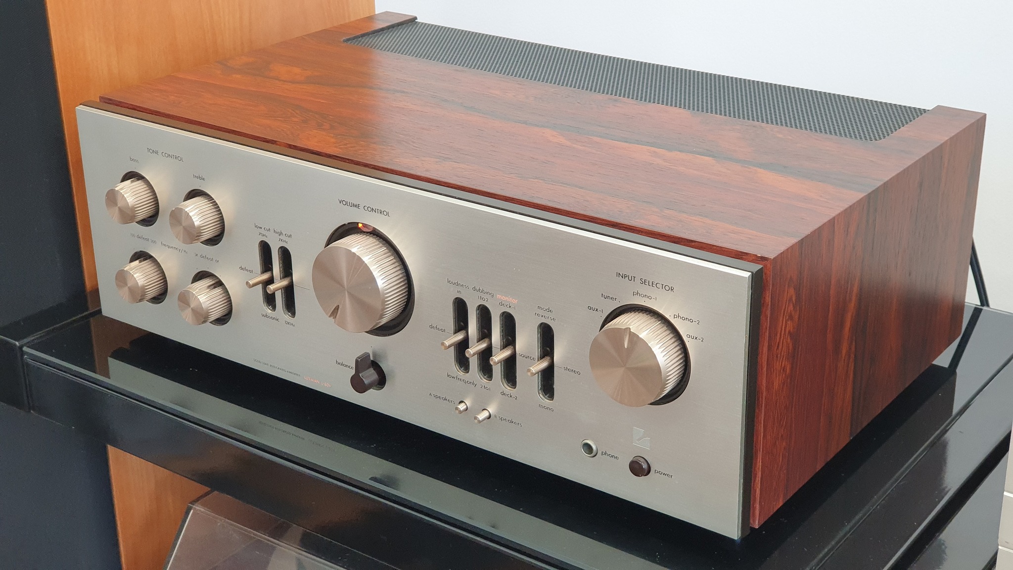 Luxman L-80V Completed comprehensive service with a full recap for