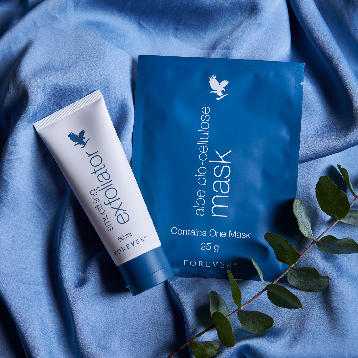 🫧 GLOW INTO THE NEW YEAR 🫧⁠ ⁠ Get your skin ready for the new year with two essential products: smoothing exfoliator and aloe bio-cellulose mask.⁠ ⁠ The smoothing exfoliator gently buffs
