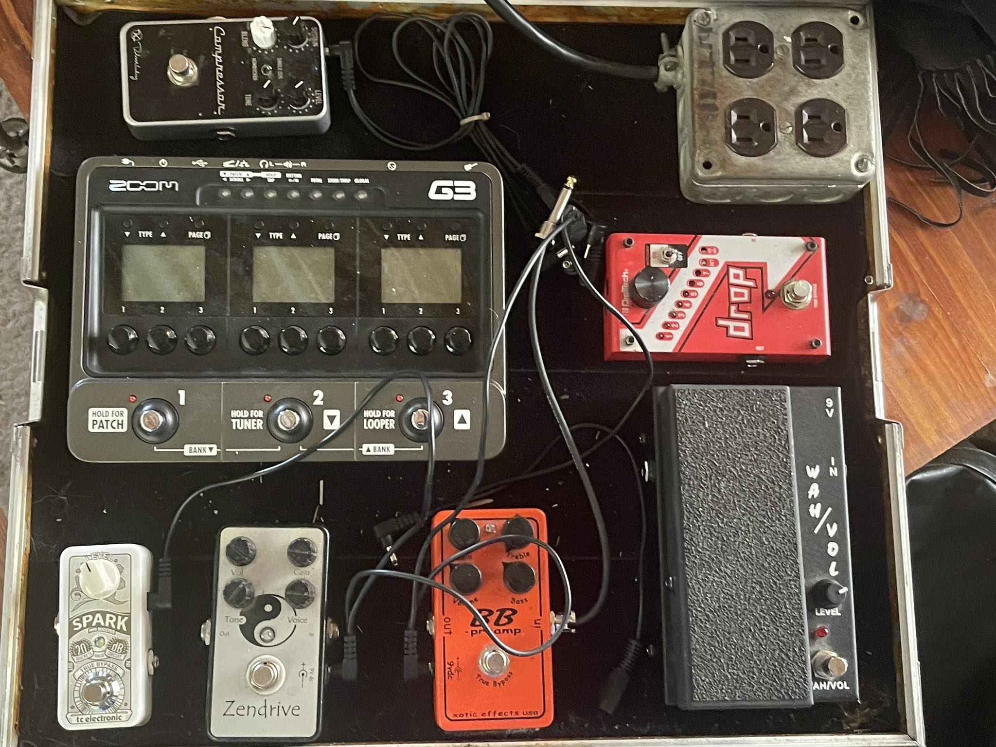 Budget friendly pedalboard with Zoom G3 and essential effects