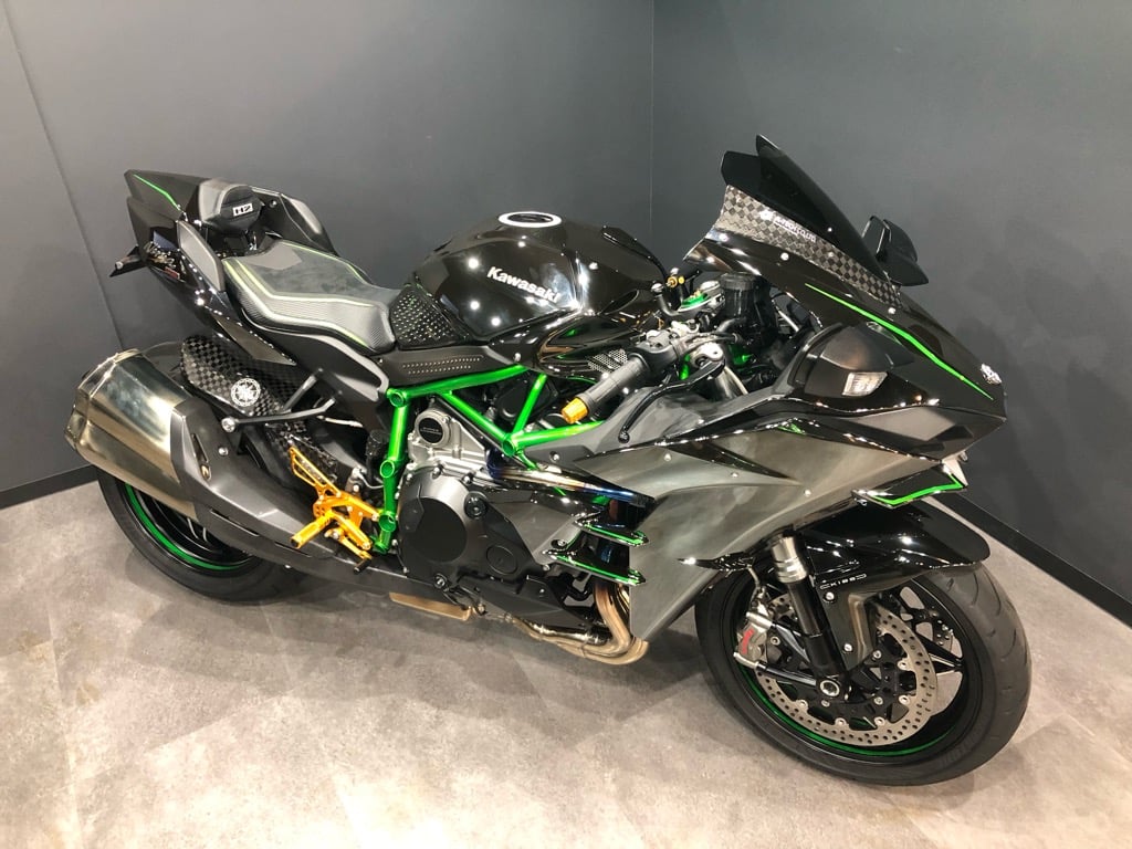 中古車入庫のお知らせです。 Ninja H2 2015年モデルのカスタム車入庫
