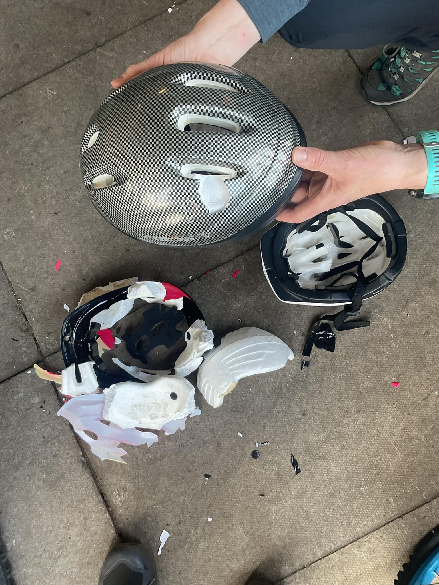 blue and grey motorcycle helmet Simpson Ghost Bandit Osprey Daylite 44L Carry-On Travel Backpack Color:Gloss Neon Pink Yellow 340 Alabama Crimson Tide 1600g 50g Comfort