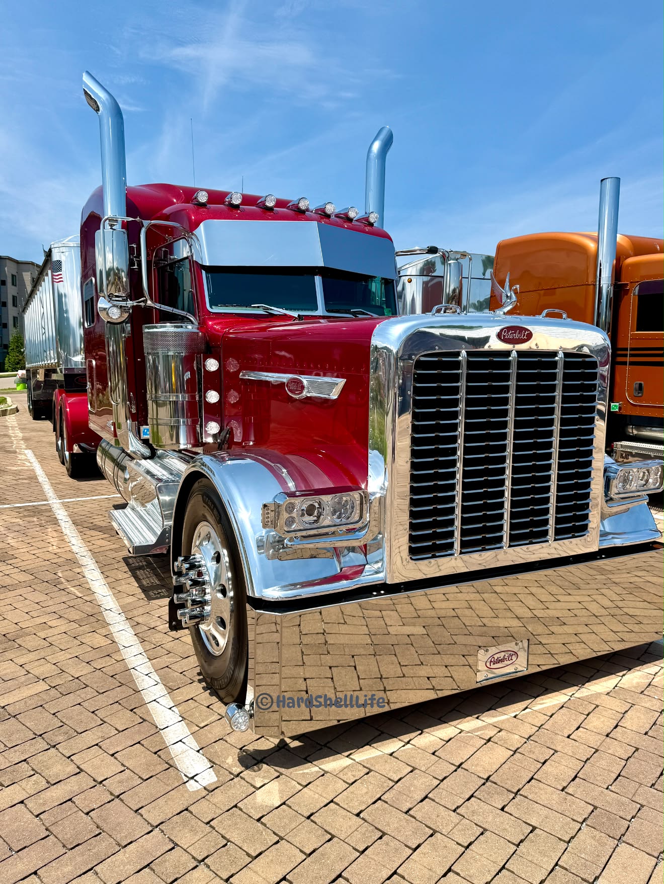 Peterbilt 589 at Cambria 169 rest area Minnesota