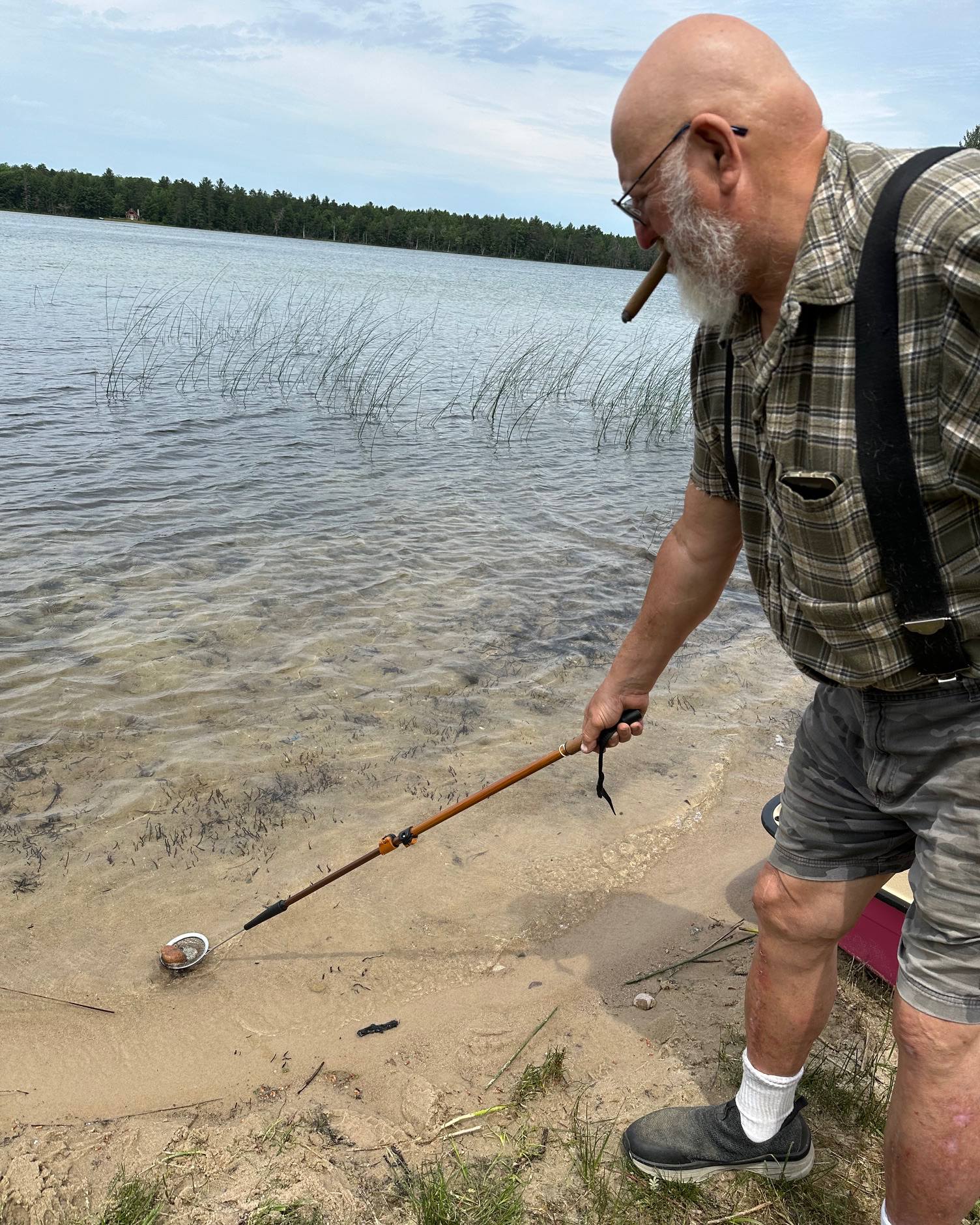 Sand Dipper - 🌊🔍 Check out this happy beachcomber using... | Facebook