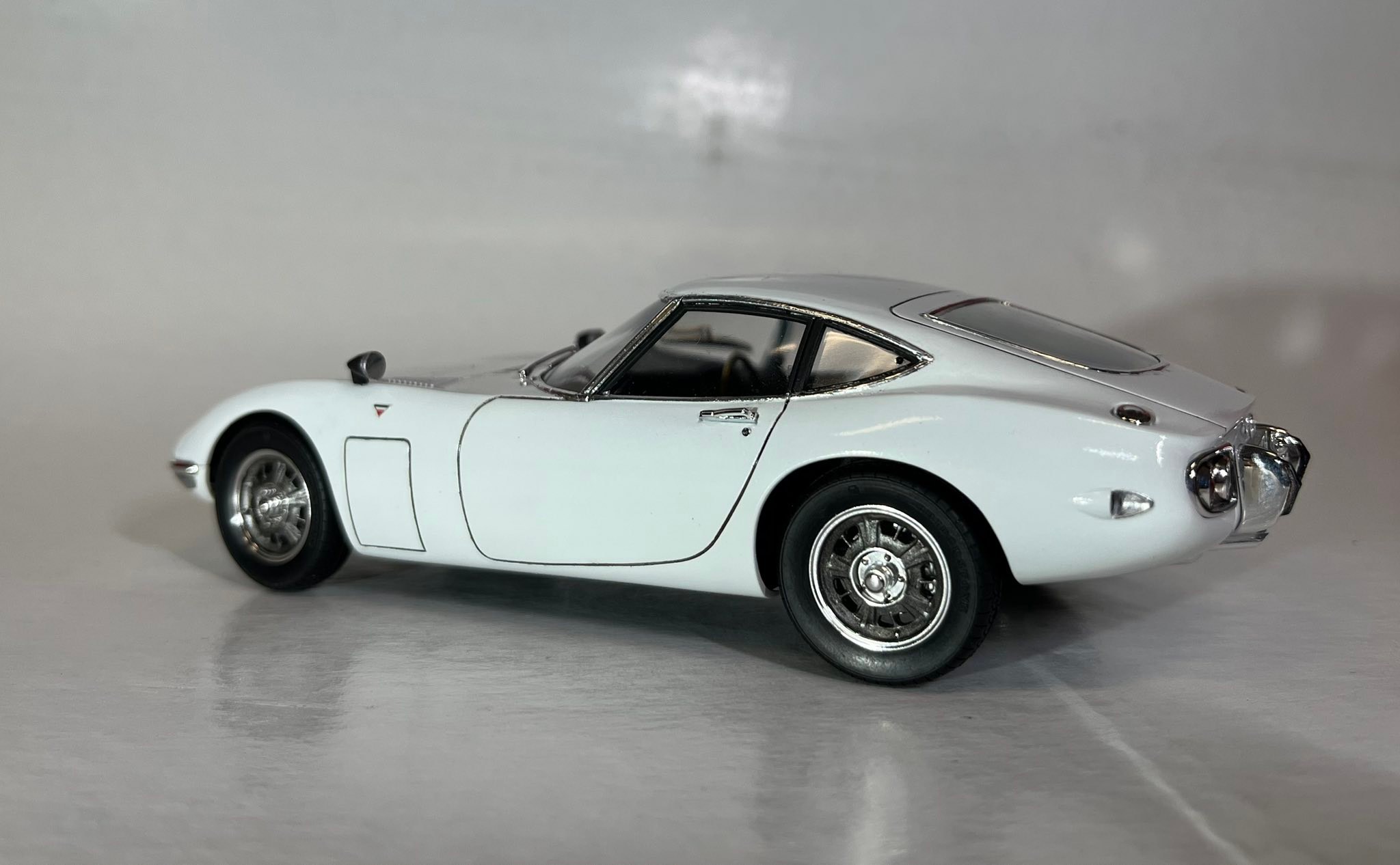 Hasegawa Toyota 2000GT is complete.