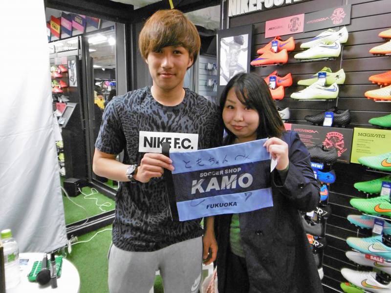 SOCCER - KAMO ORIGINALシューズケース福岡パルコ店限定カラーにサイン！