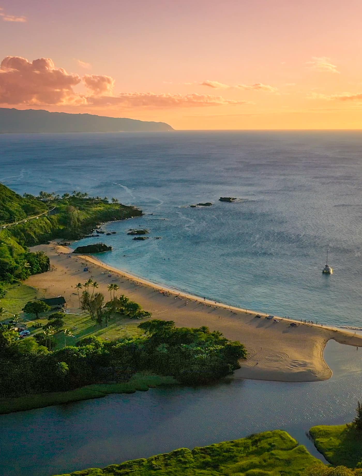 Golden hour over the North Shore of Oahu🏝️🌅