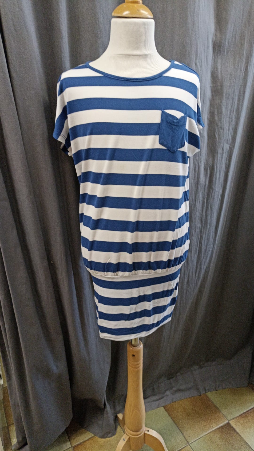 Robe Pour Fille H&M - Taille 6-7 Ans - Occasion En Très Bon état