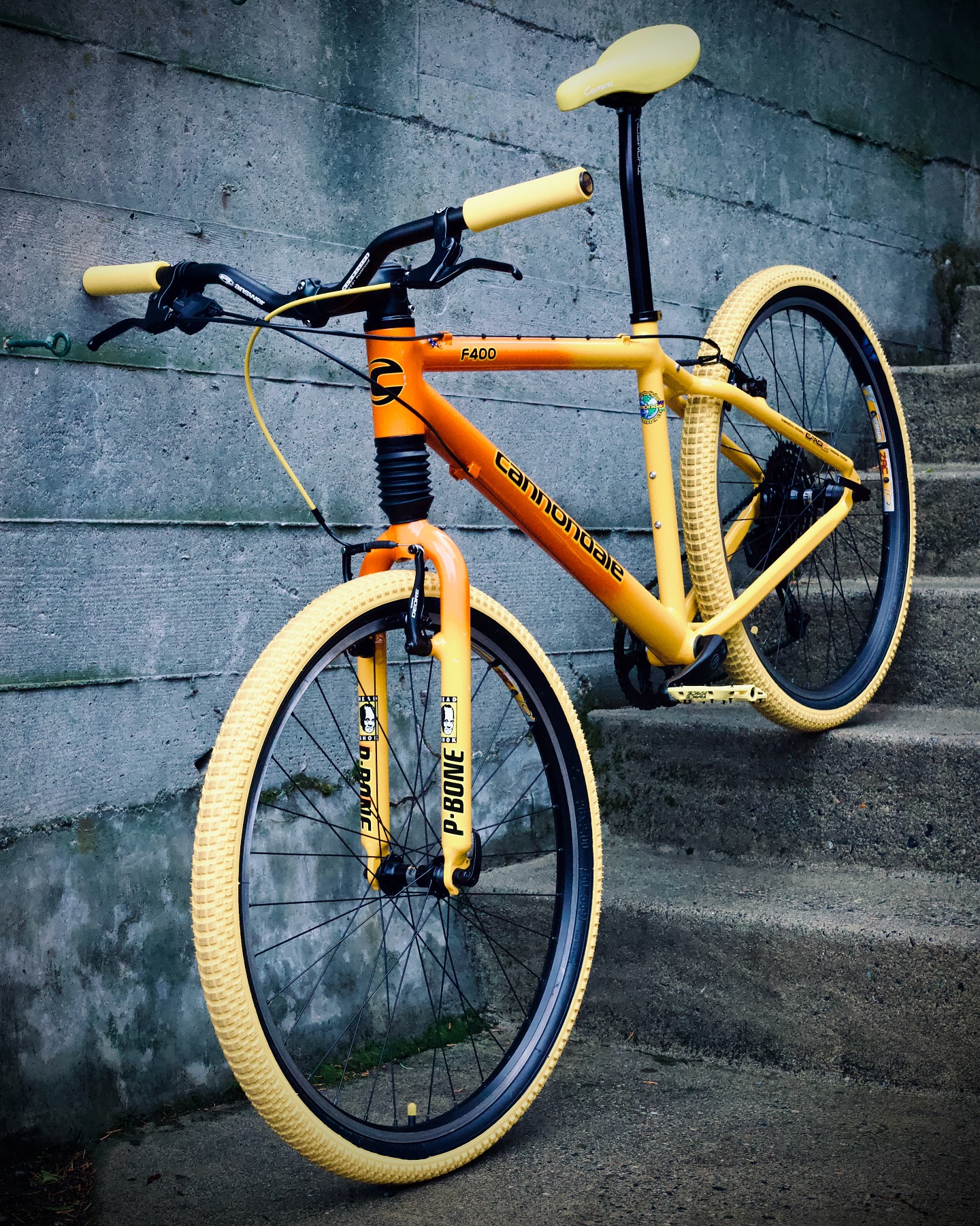 2000 F400 in 'afterburner fade' 🧡💛 #cannondale #mtb #restoration