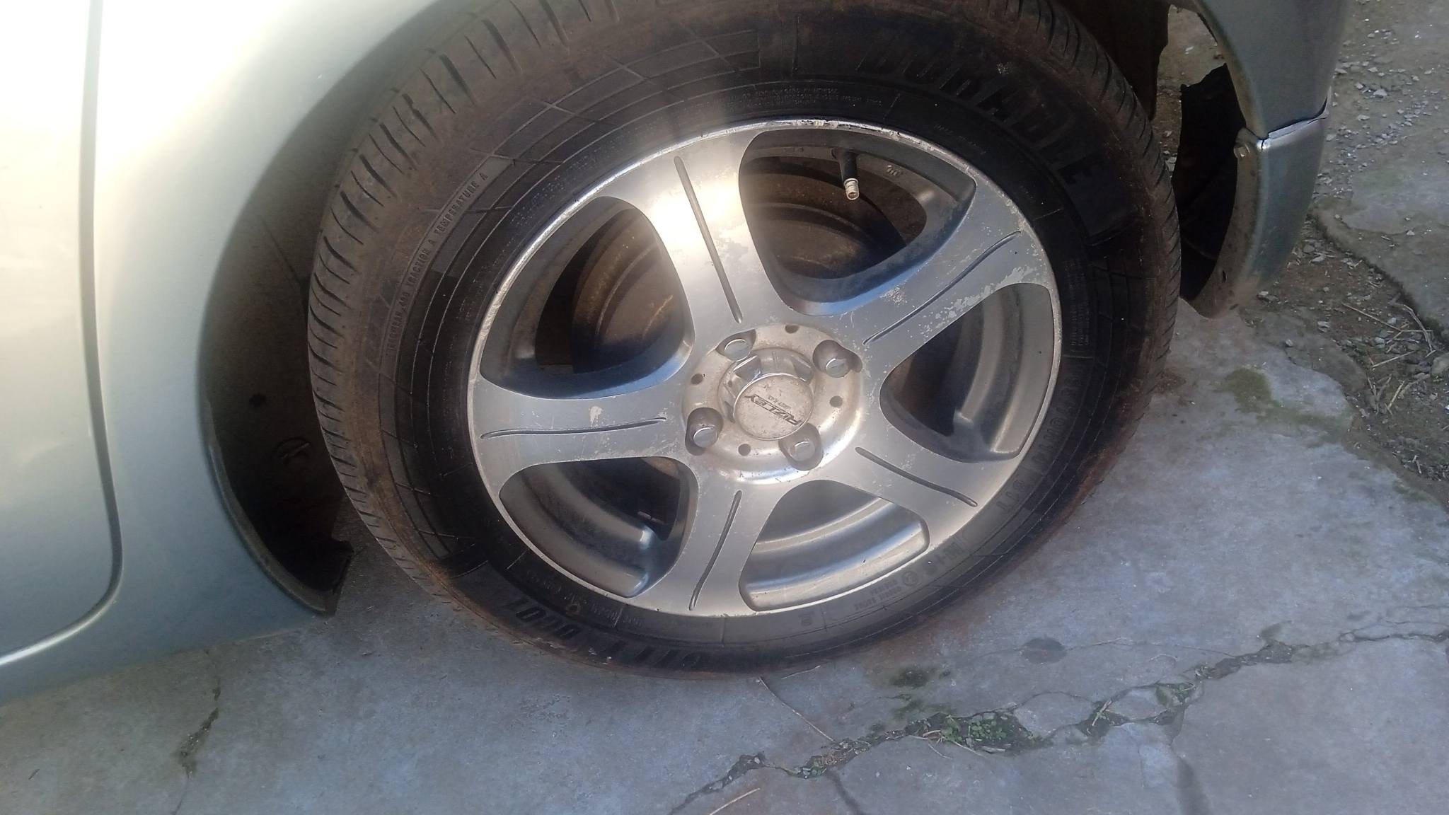 SE CAMBIAN AROS Y LLANTAS 21 Y 18 Y CASCO AGV L X ALGO DE INTERÉS