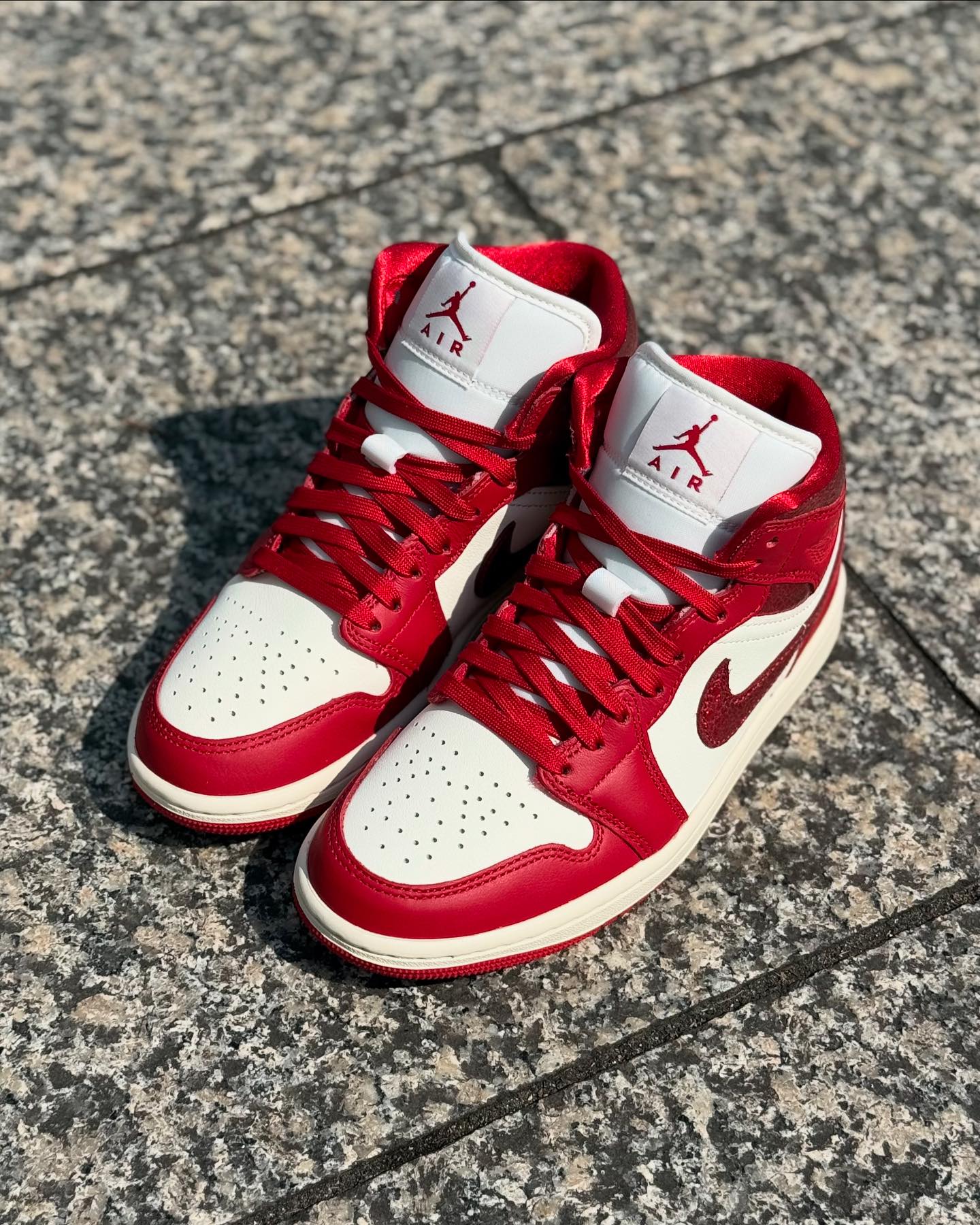 Now on sale @jumpman23 W AIR JORDAN 1 MID SE HJ9337-106 size 