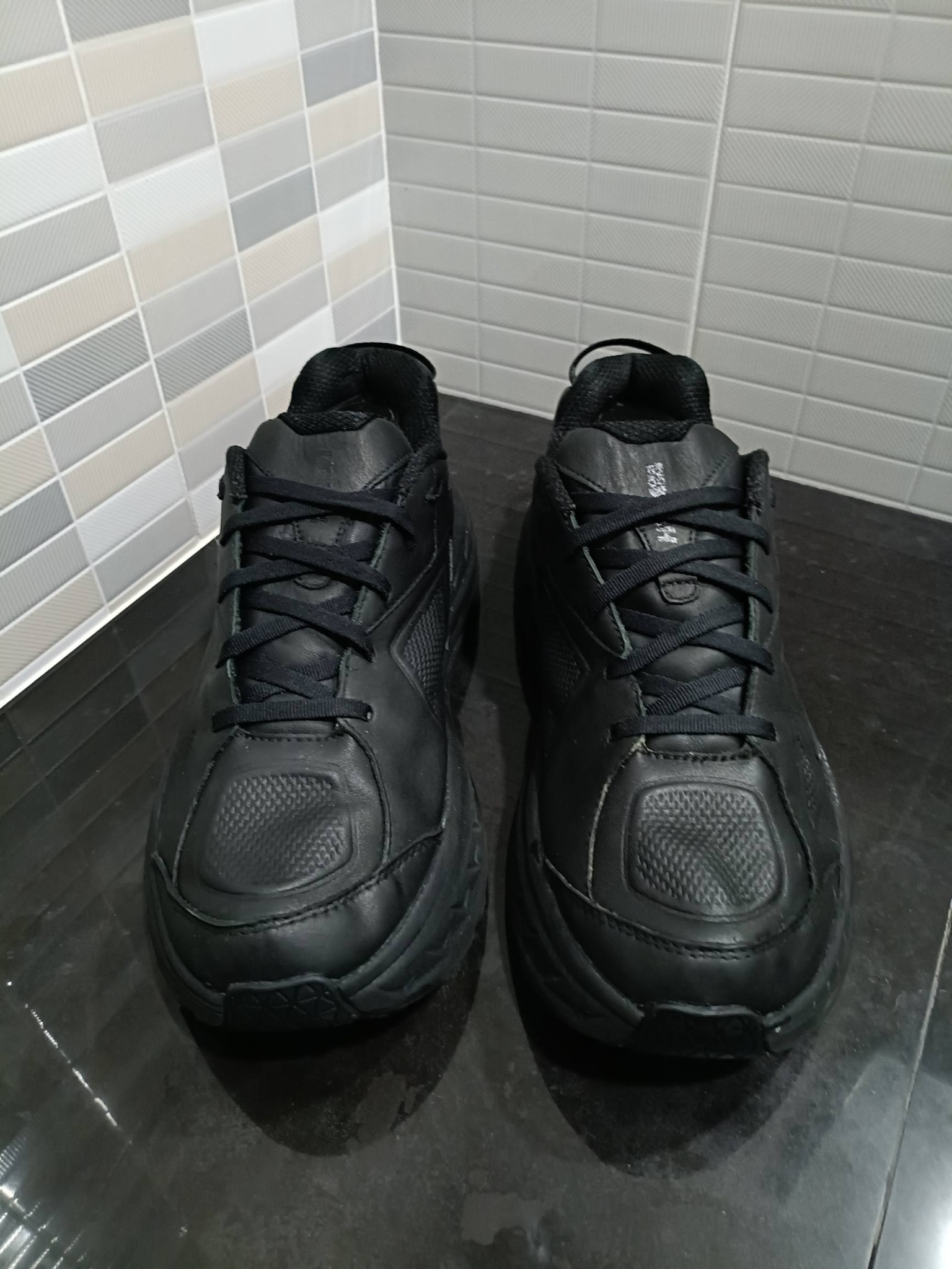 hoka Bondi LTR หนังดำ