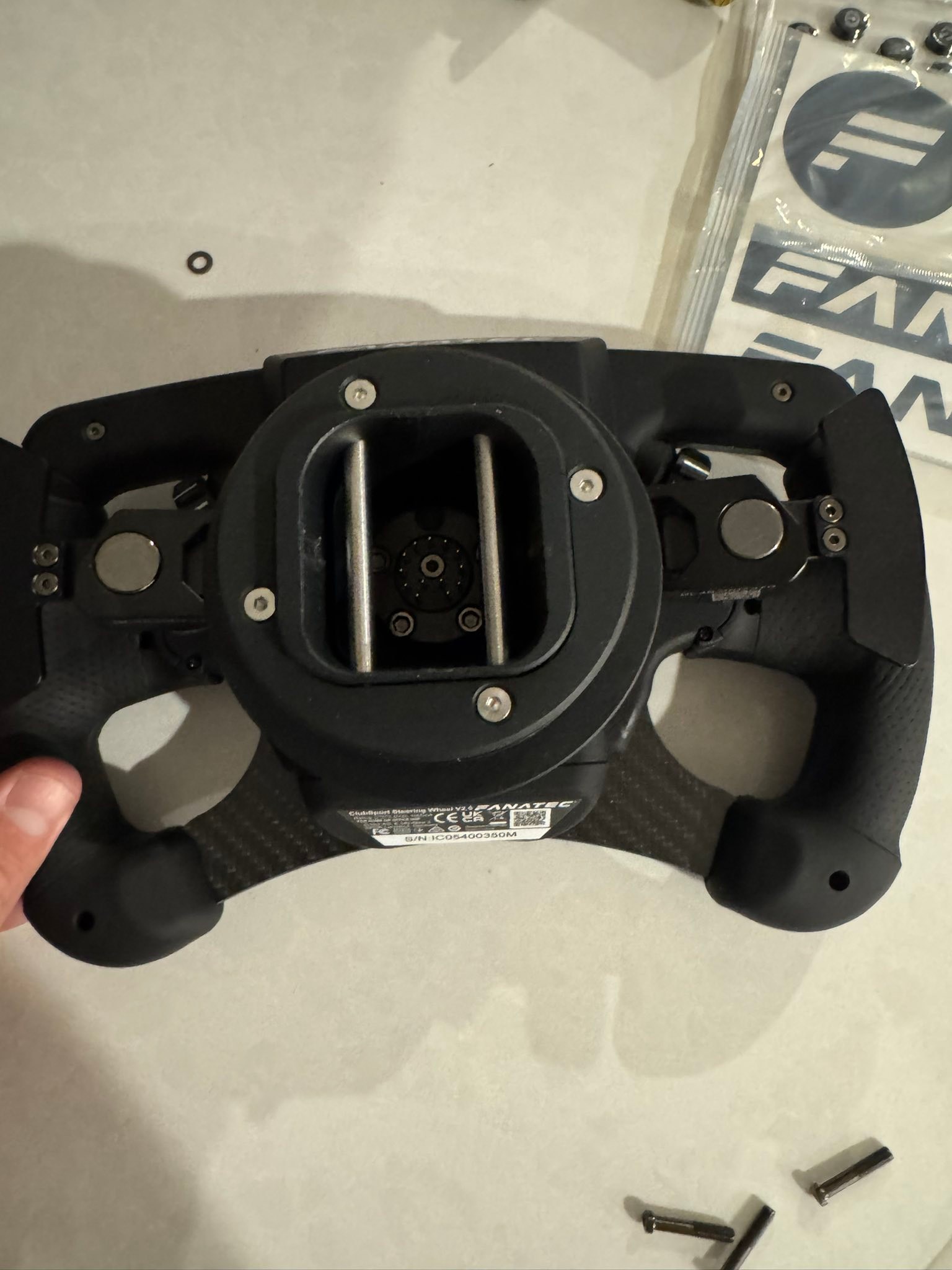 How to install clubsport v2.5 formula wheel on dd pro with qr2 base?