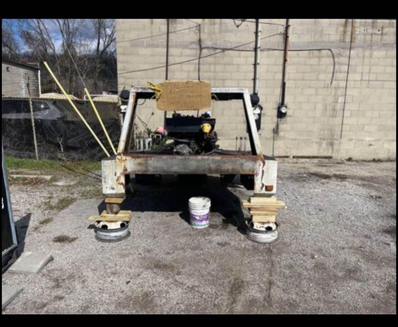 Challenger towtruck bed off of a 1989 ford truck wheel lift & single ...