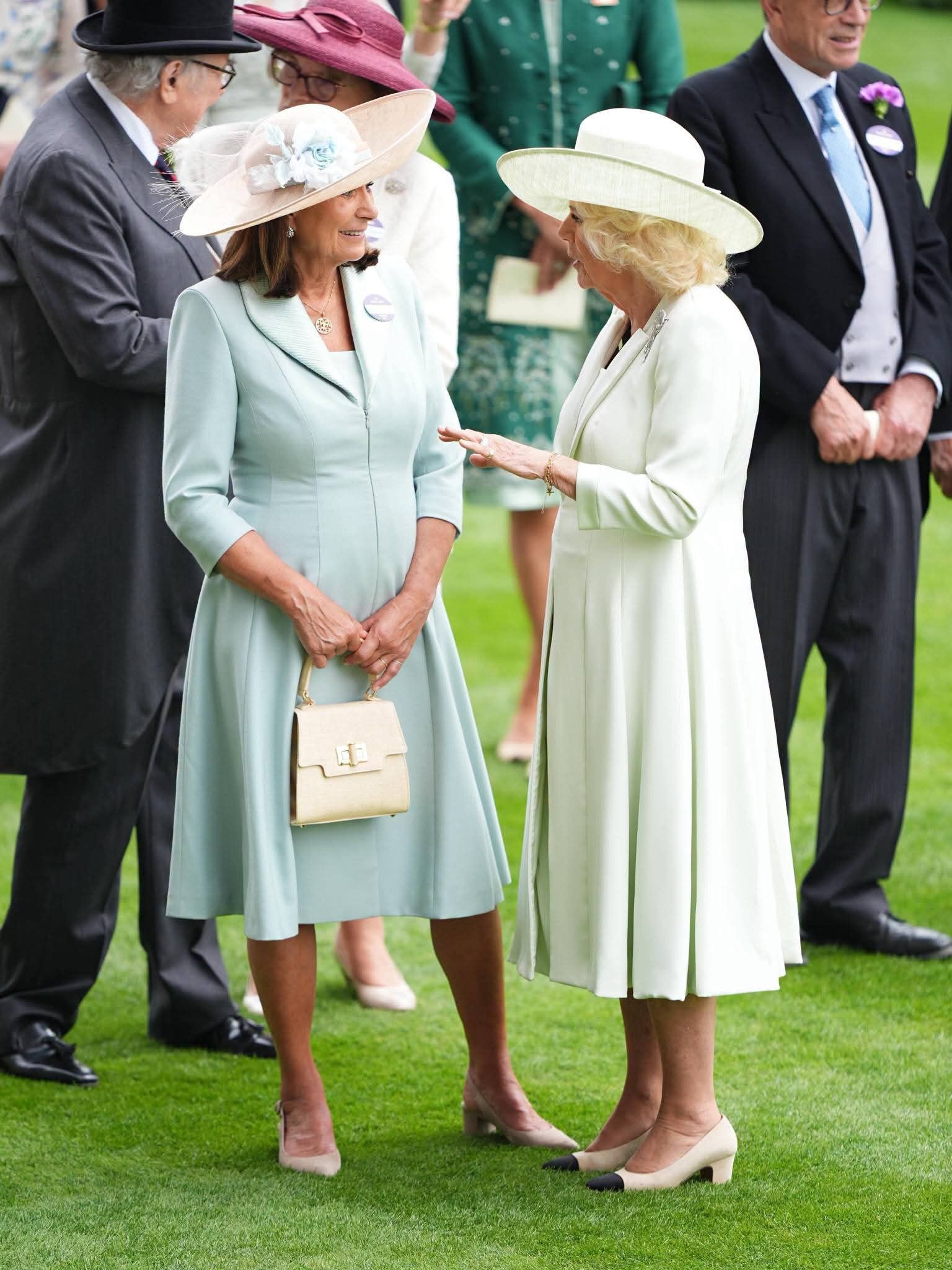 carole middleton green dress 18 June 2026 👑🏇 The Queen happily chatting to Mrs while attending Day 3 of Royal Ascot 2026 💕 #familyouting #family #royalfamily #motherinlaws #royalascot gatsby gold dress