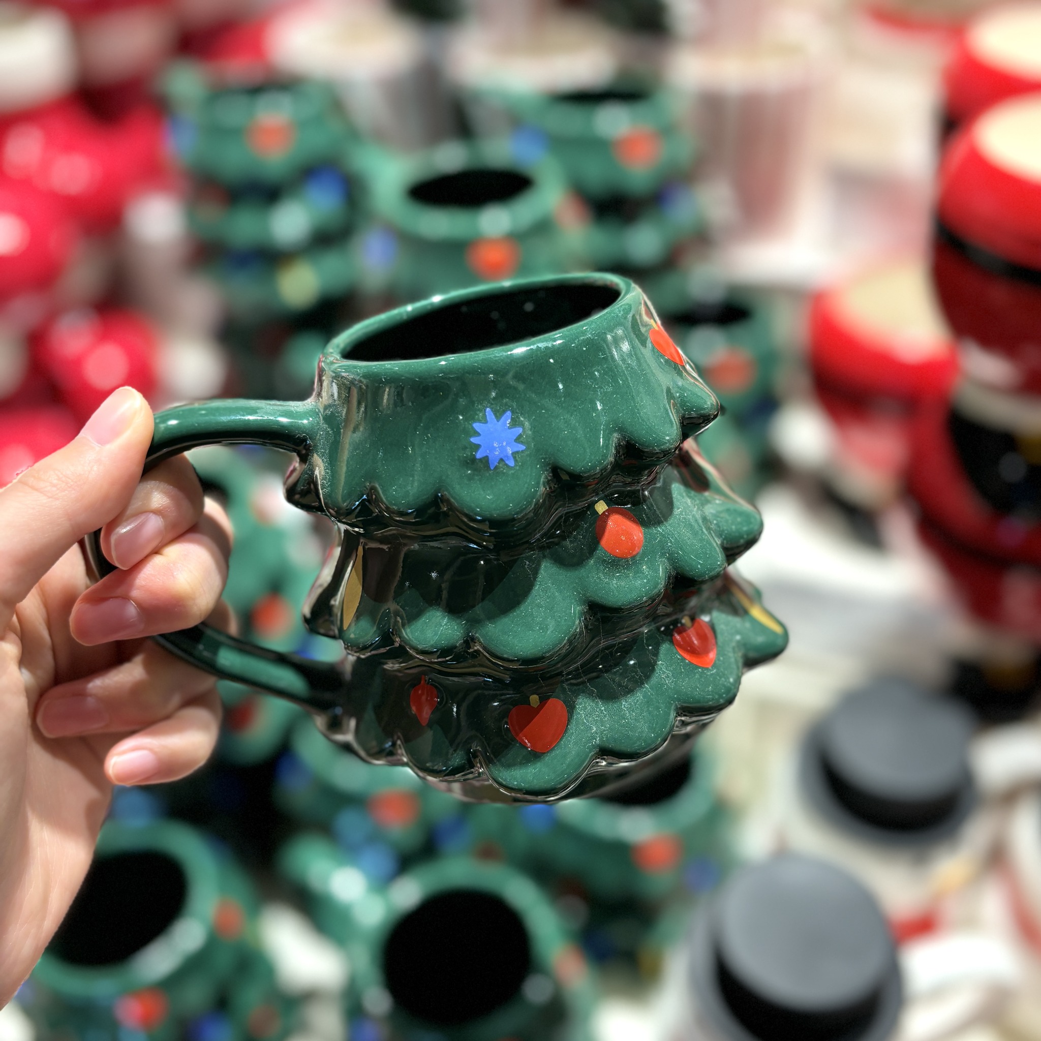 人気のクリスマスマグも、Last chance 価格に🎄✨ すでにゲットした方