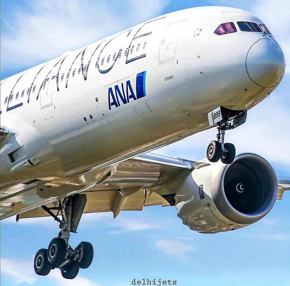 Up-close with an ANA Boeing 767 wearing the Star Alliance livery 🎥