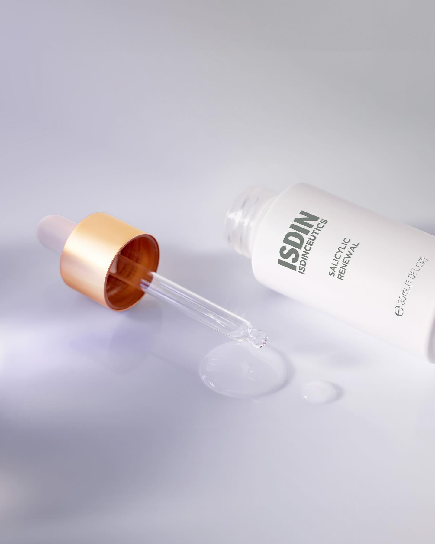 ISDIN - Com textura leve e rápida absorção, o Salicylic Renewal possui ...