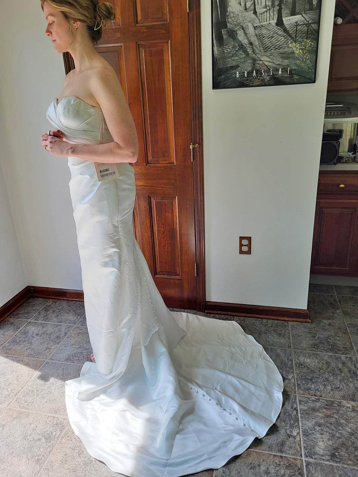 bridesmaid dresses akron ohio Pre-owned Wedding near Akron, perfect for garden weddings