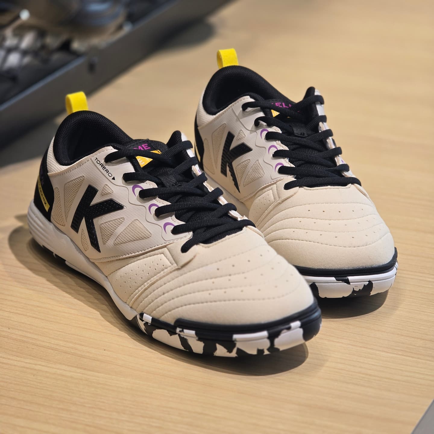 Kelme Torero futsal shoes represent the new generation of Kelme 