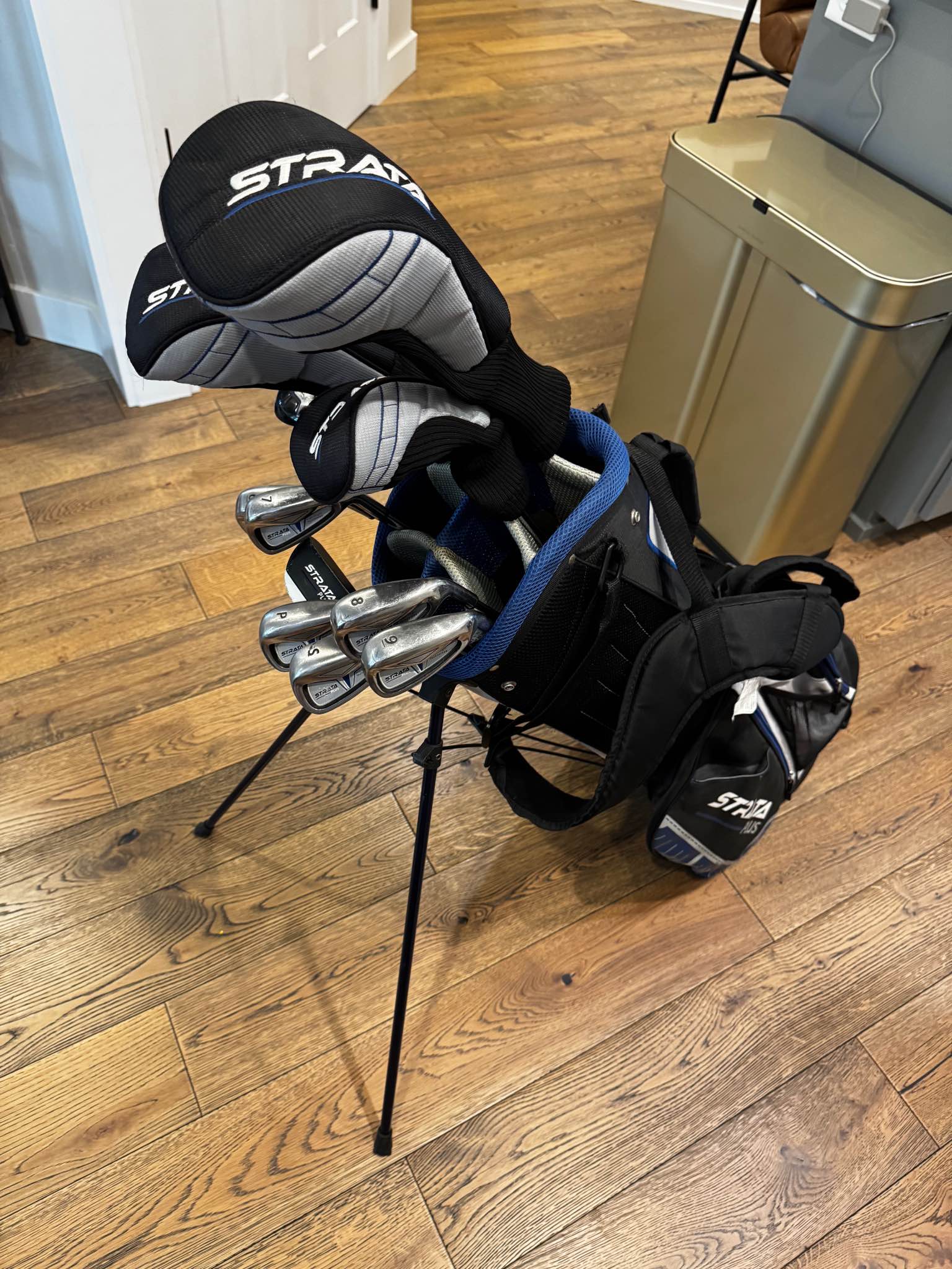 Strata gold club set. Right handed. - Golf Clubs - Eugene, Oregon ...