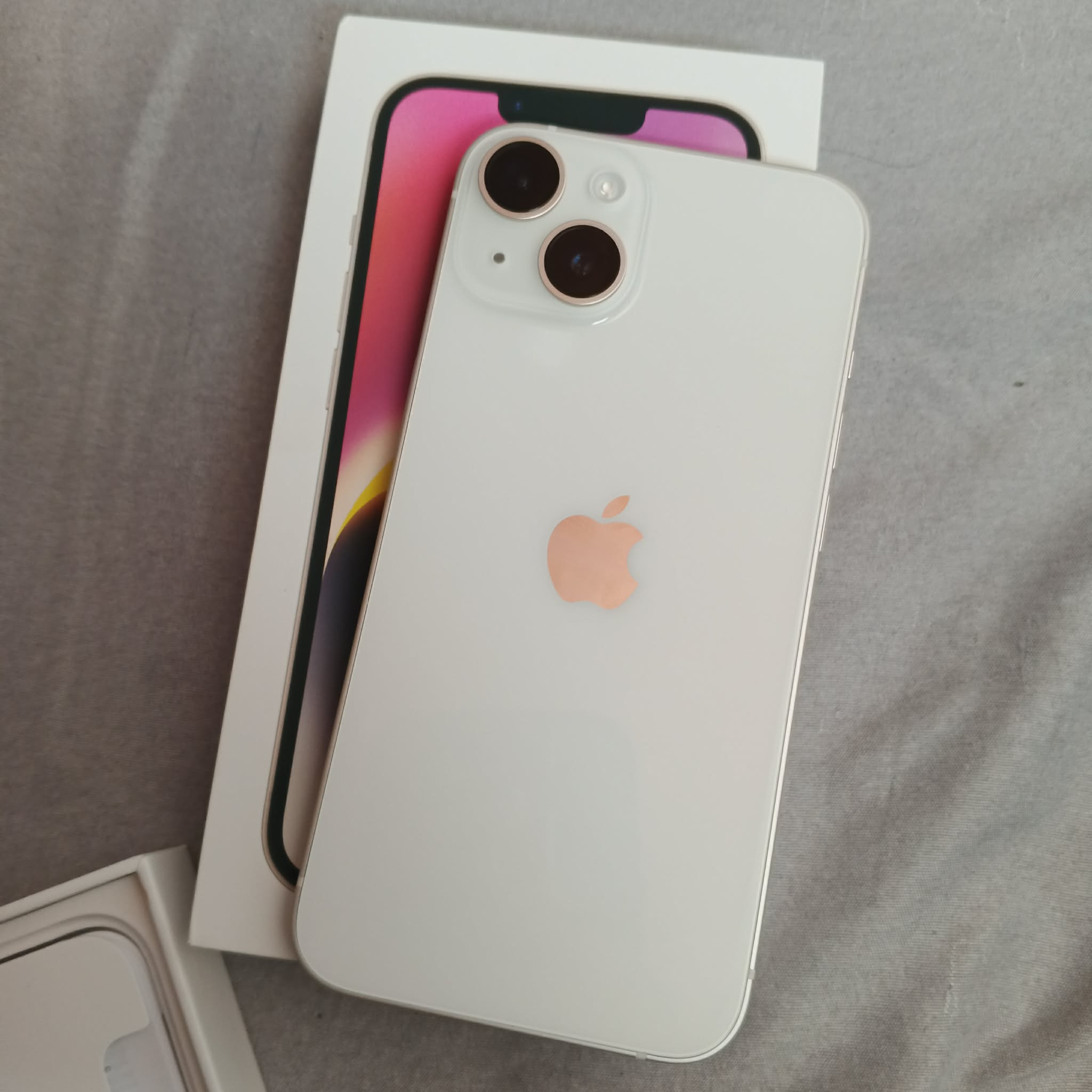 iPhone 14 (128GB) – Starlight