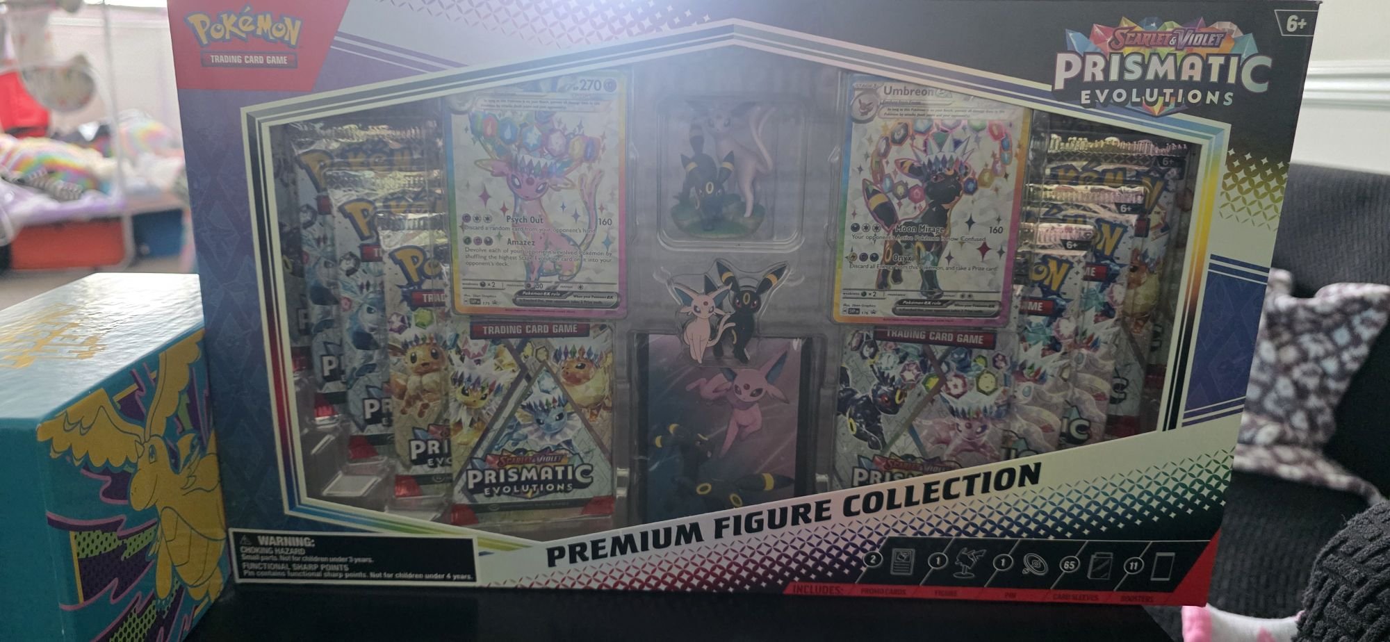 pokemon trading card game: prismatic evolutions premium figure collection Spanish - Evoluciones Prismaticas (Prismatic Evolutions) Featuring a special illustration rare style promo card with Eevee as a Stellar Tera Pokmon ex Opening Pokmon Prismatic Evolutions Premium